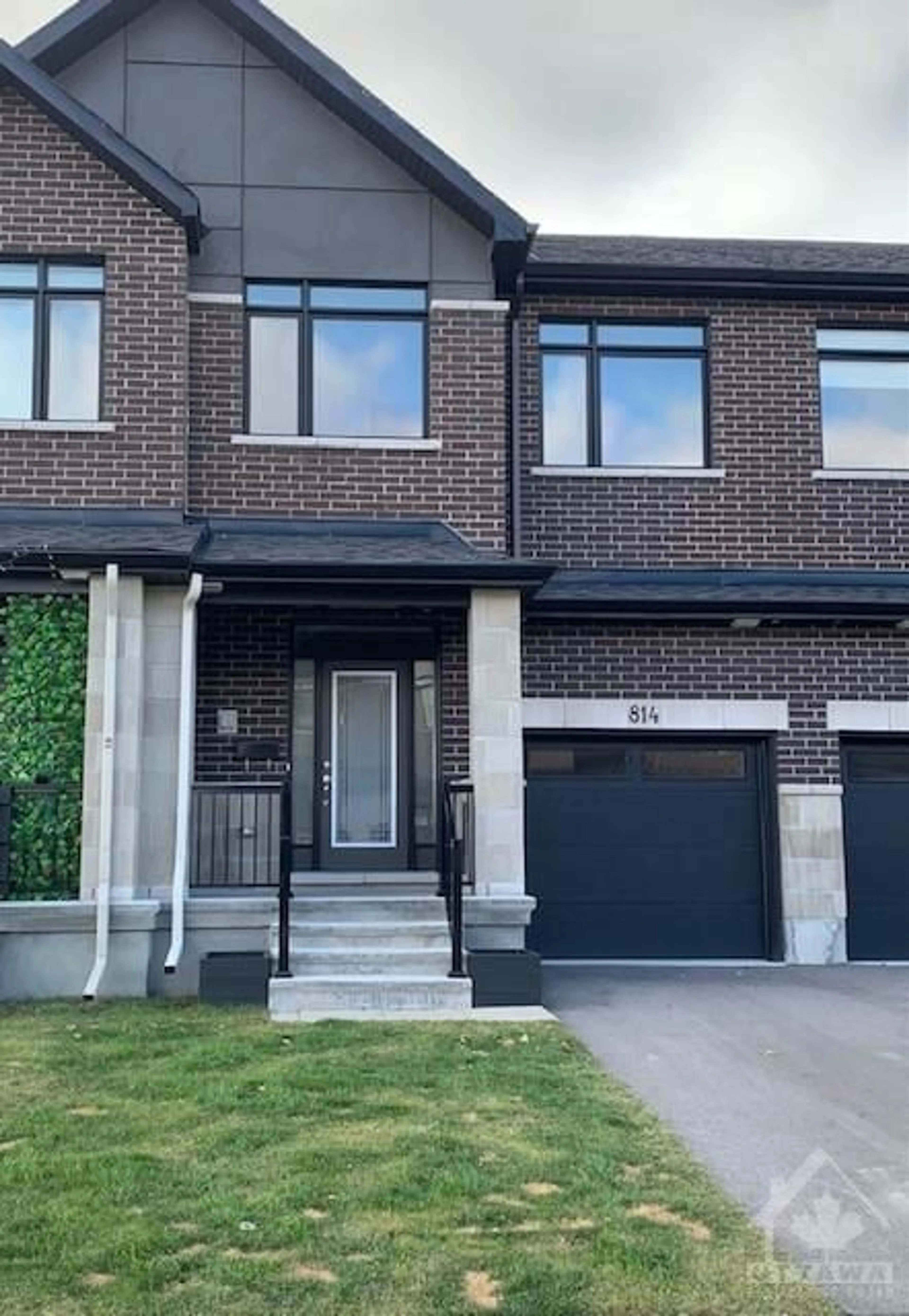 Home with brick exterior material for 814 MOCHI Cir, Ottawa Ontario K2J 6Y9