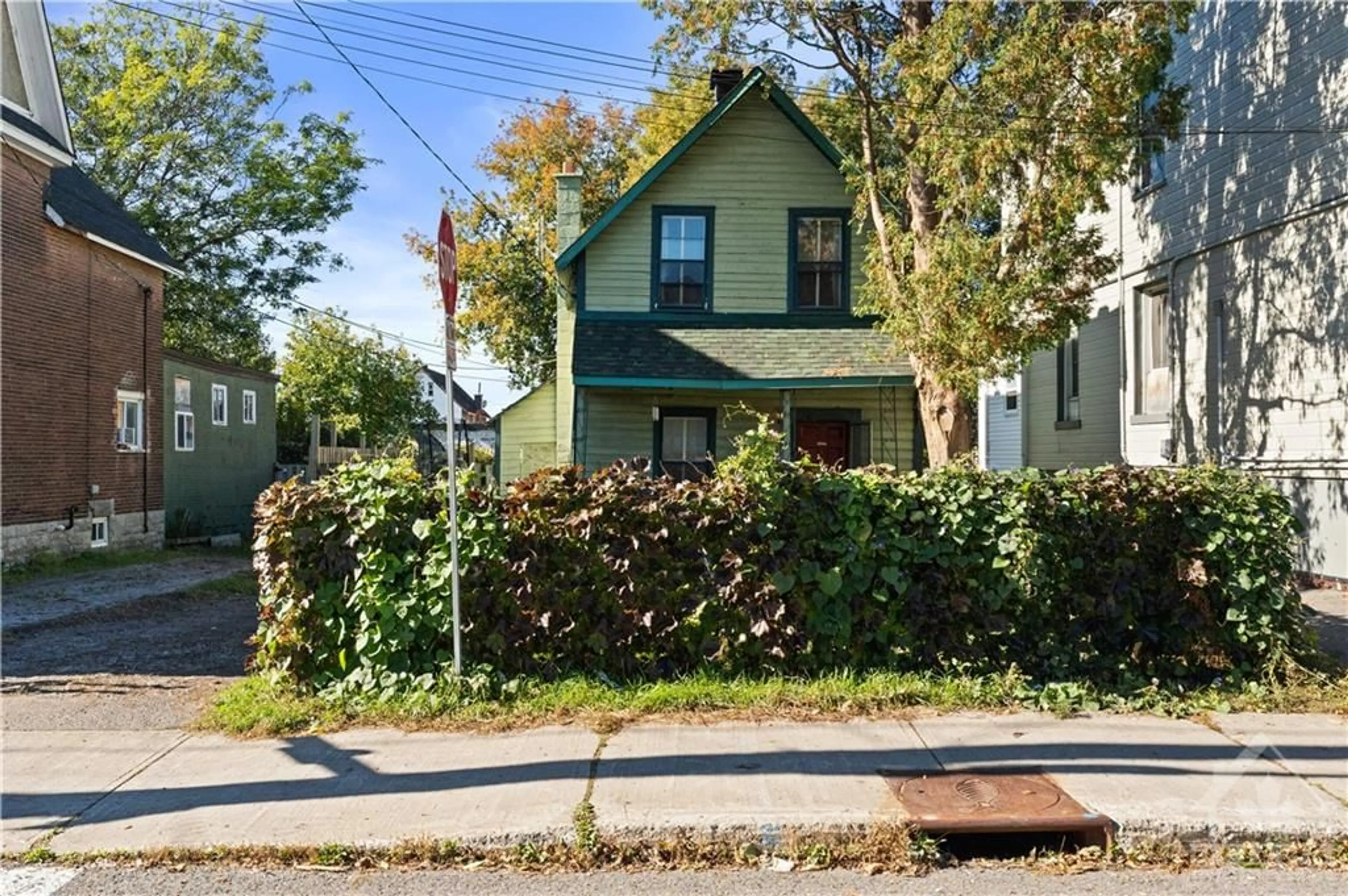 Frontside or backside of a home, the street view for 66 BELL St, Ottawa Ontario K1R 7C7