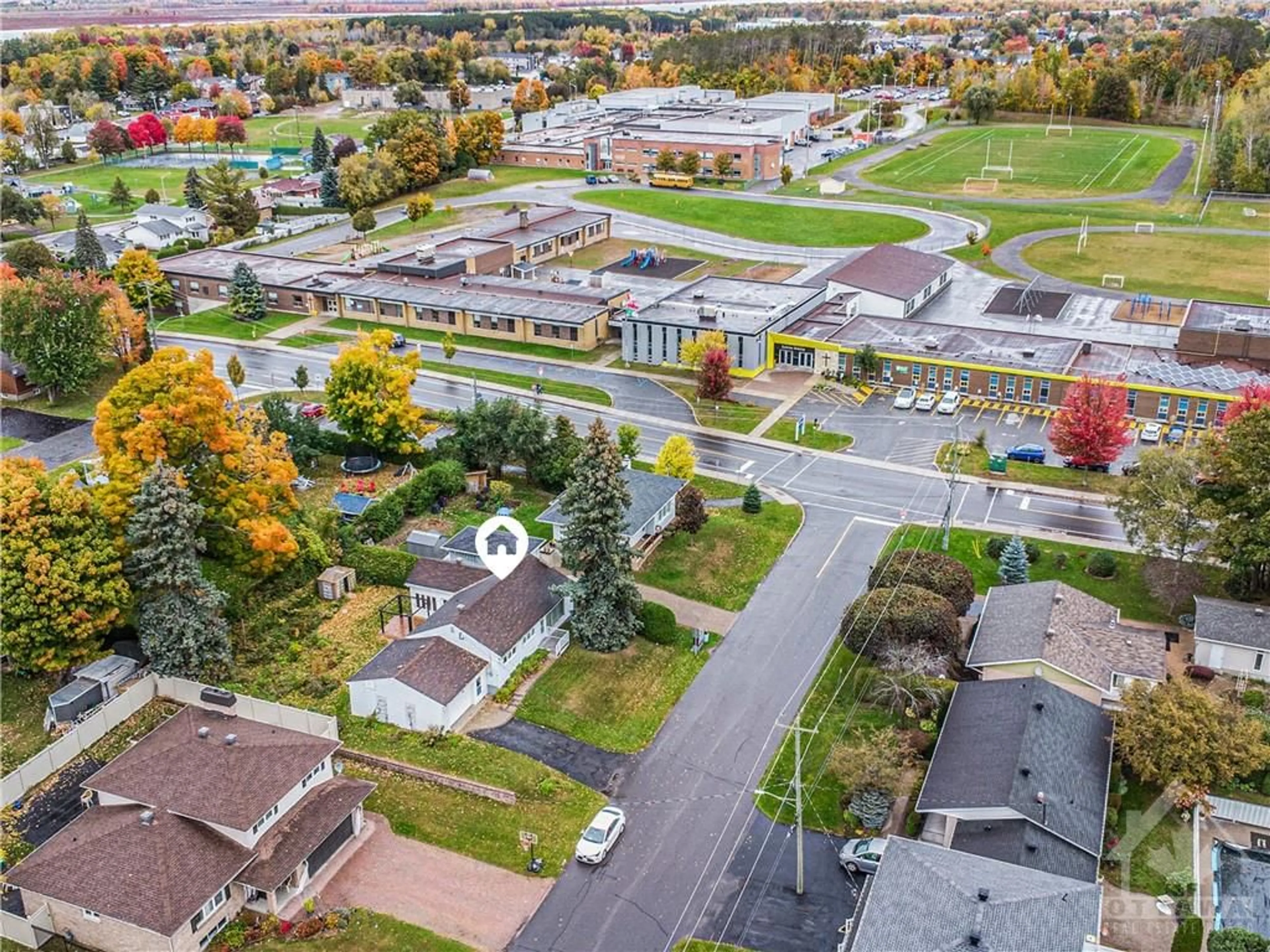 A pic from exterior of the house or condo, the street view for 1670 SAINT-LAURENT St, Rockland Ontario K4K 1C2