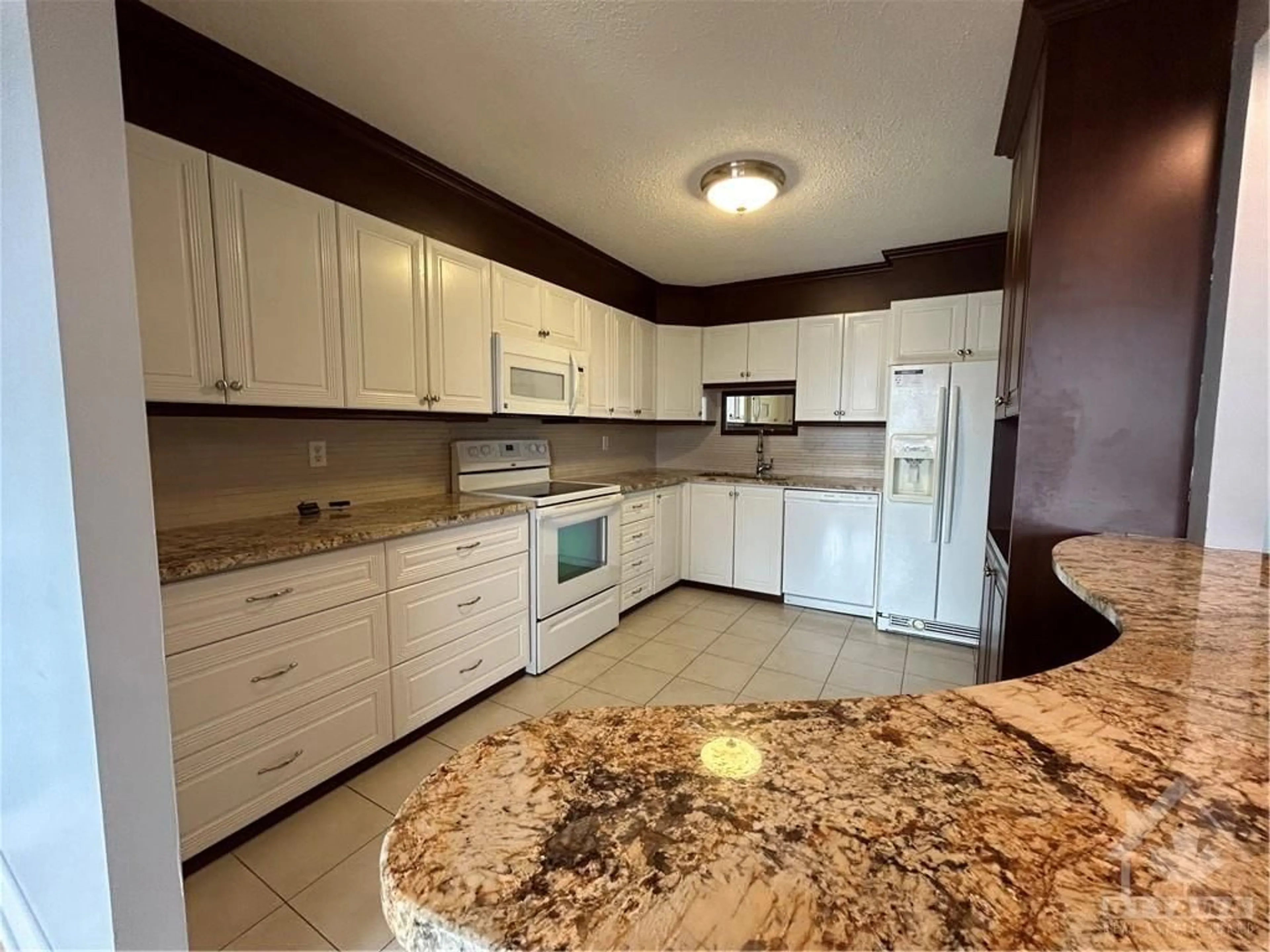 Kitchen, wood floors for 200 LAFONTAINE Ave #1503, Ottawa Ontario K1L 8K8