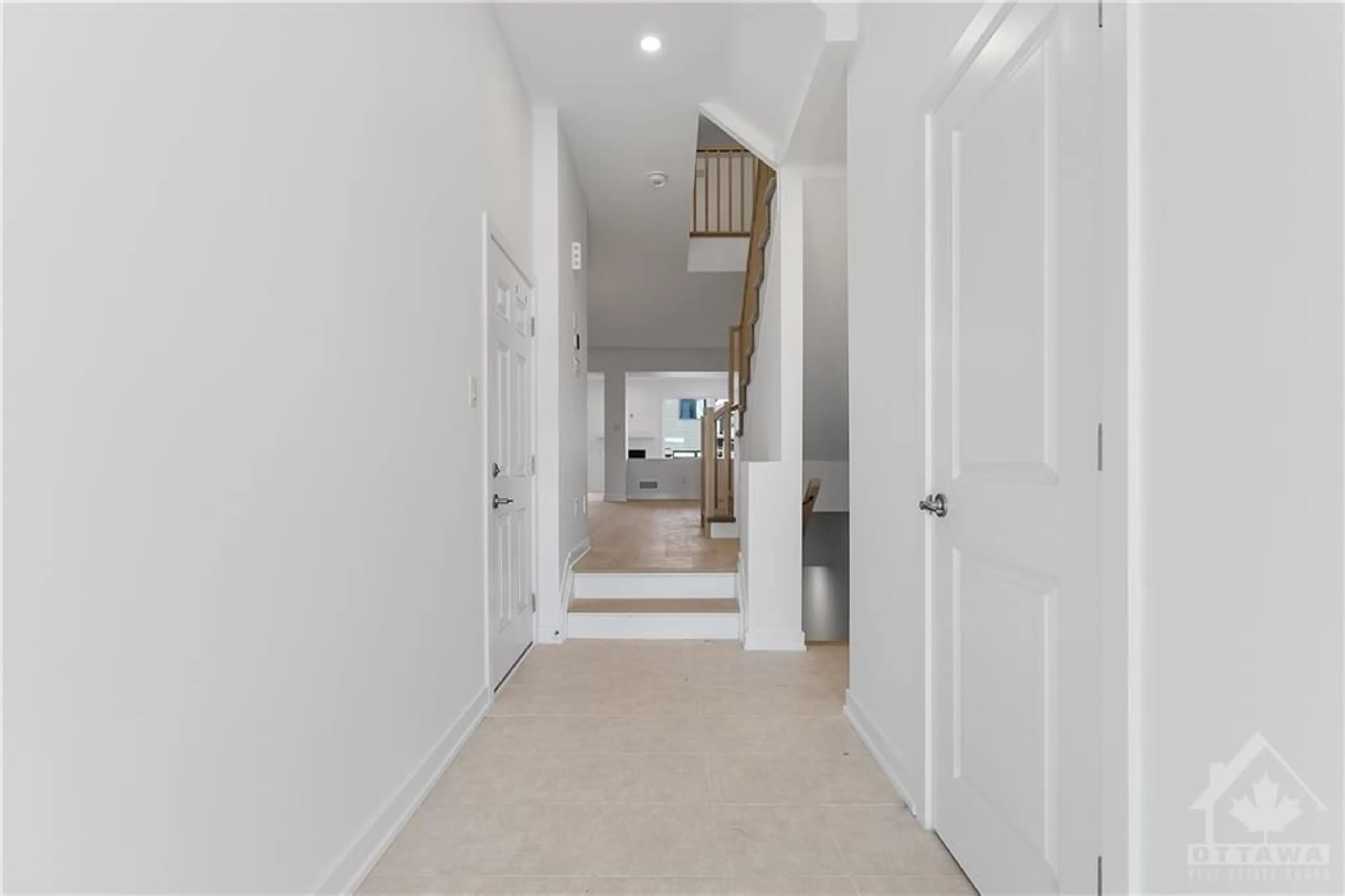 Indoor entryway, wood floors for 67 MAIZE St, Stittsville Ontario K2S 2T4