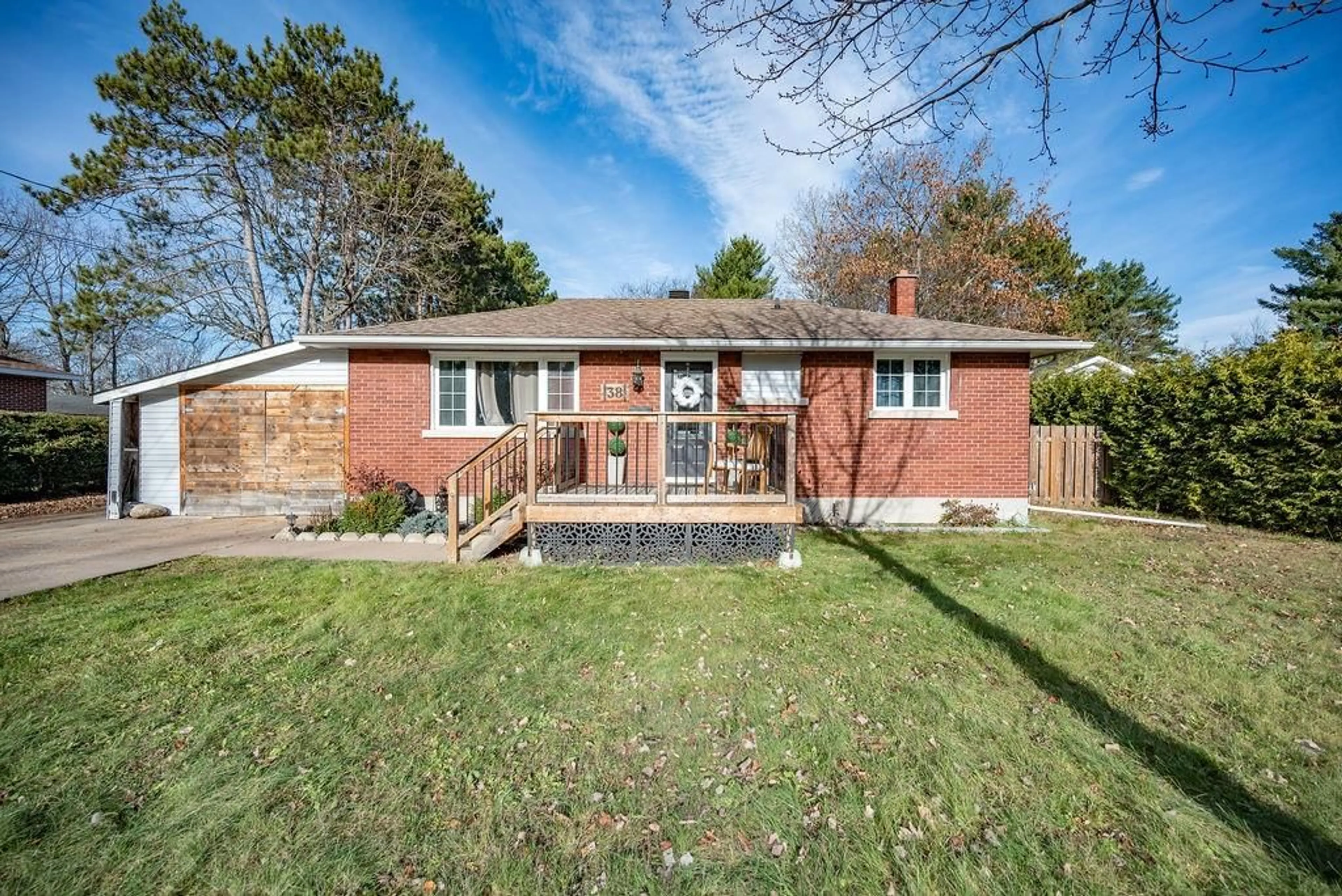 Home with brick exterior material for 38 SUNSET Cres, Petawawa Ontario K8H 2L9