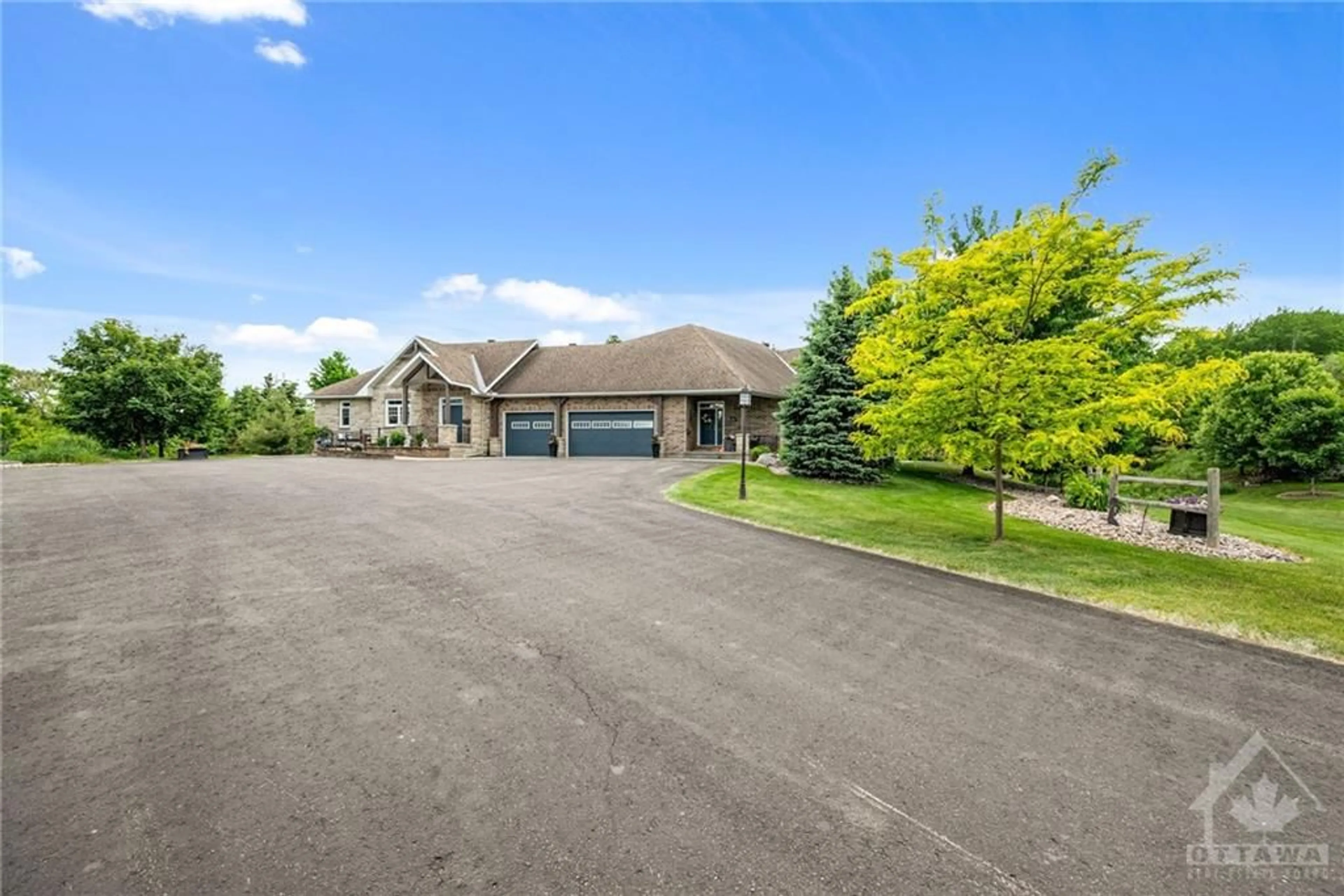 Frontside or backside of a home, the street view for 37 FAIRHAVEN Pl, Arnprior Ontario K7S 0B7