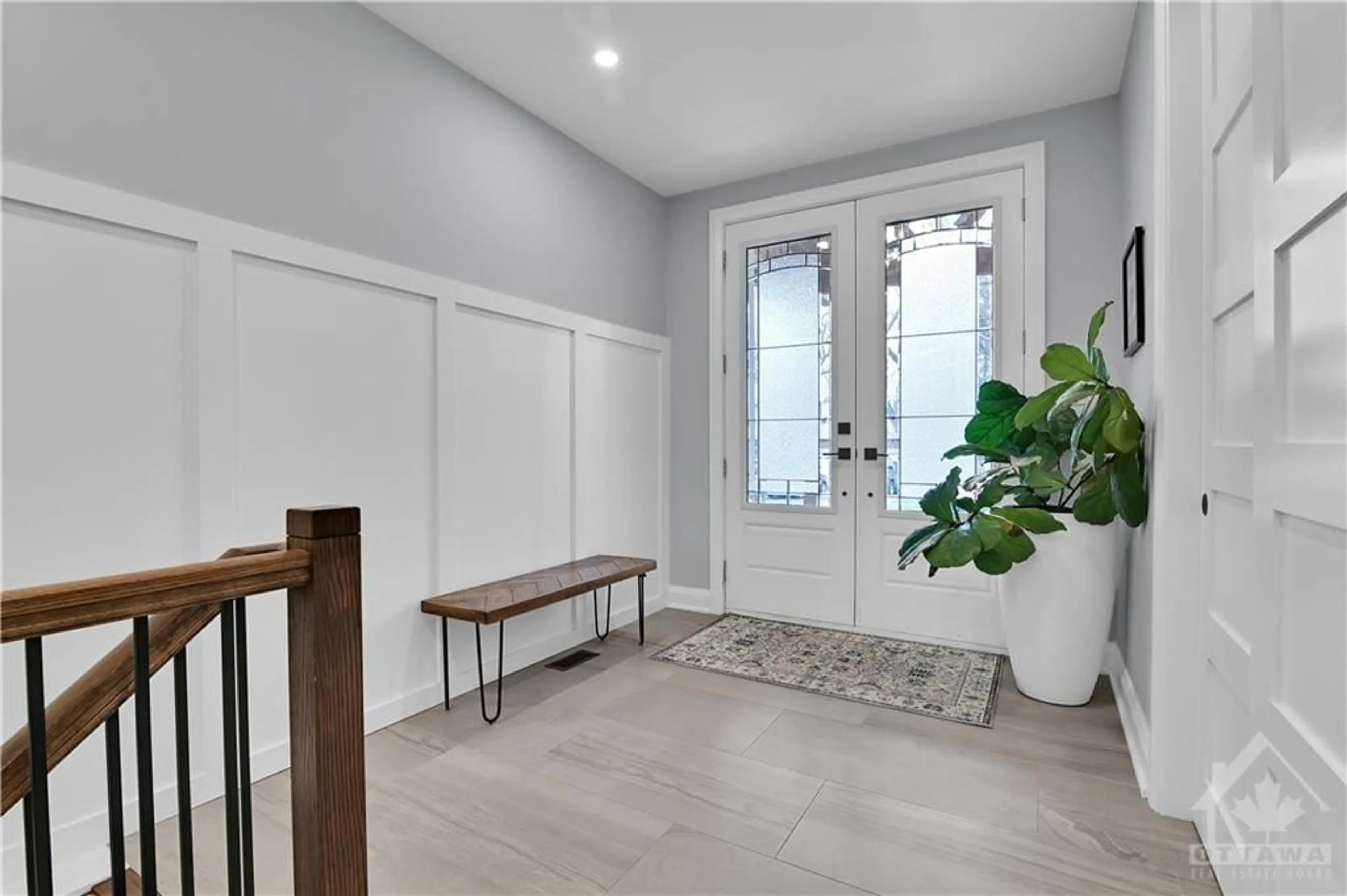 Indoor entryway, wood floors for 36 EMBER GLOW Crt, Stittsville Ontario K2S 1C3