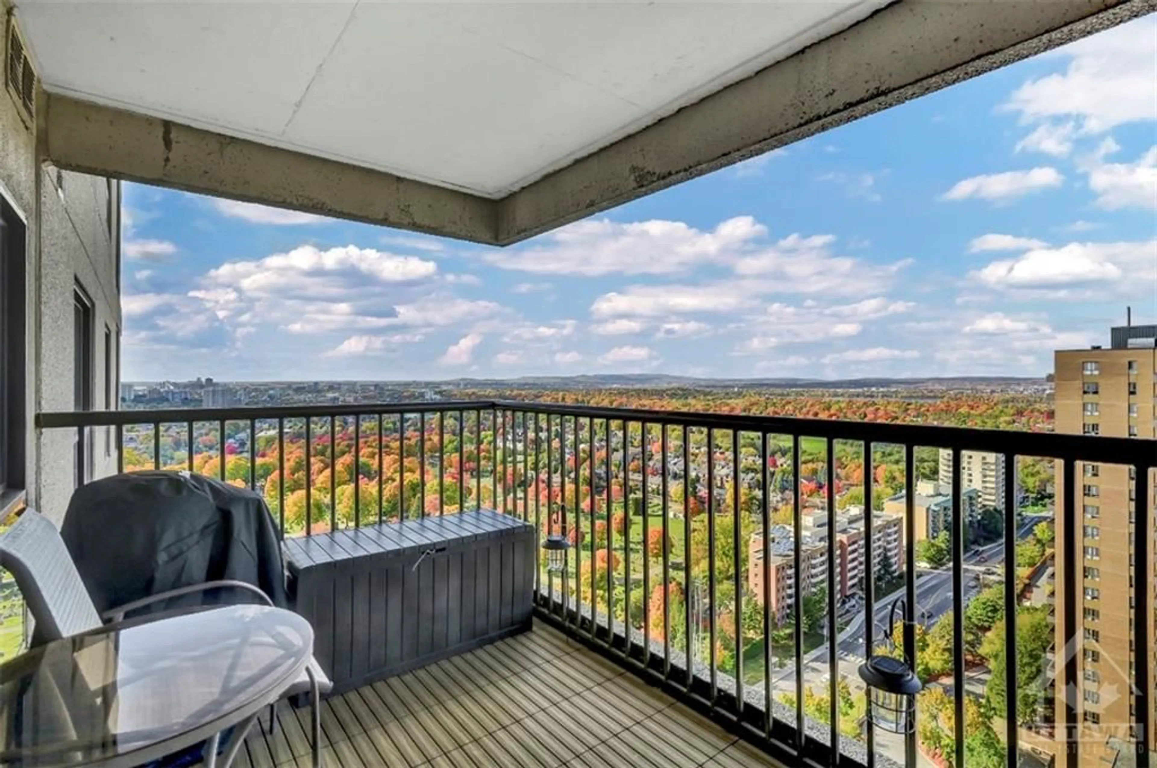 Balcony in the apartment, the view of lake or river for 545 ST LAURENT Blvd #2503, Ottawa Ontario K1K 4H9