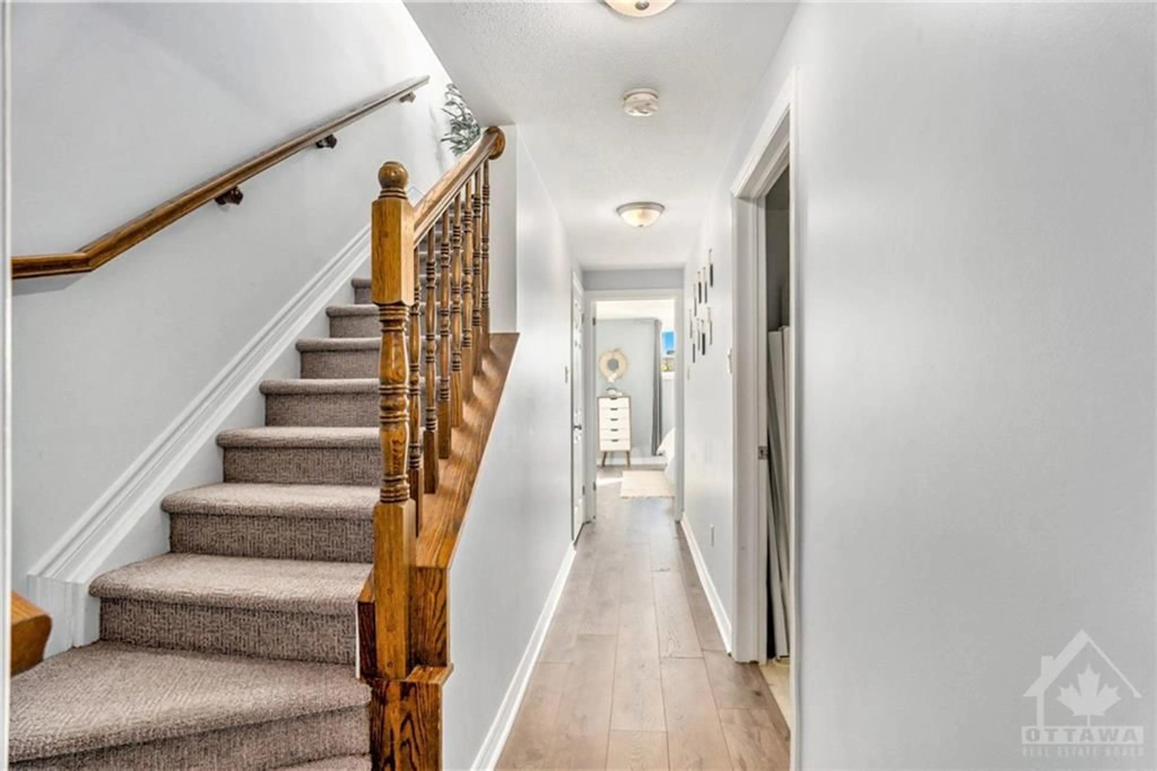 Indoor foyer, wood floors for 644 LAKERIDGE Dr, Ottawa Ontario K4A 0H4