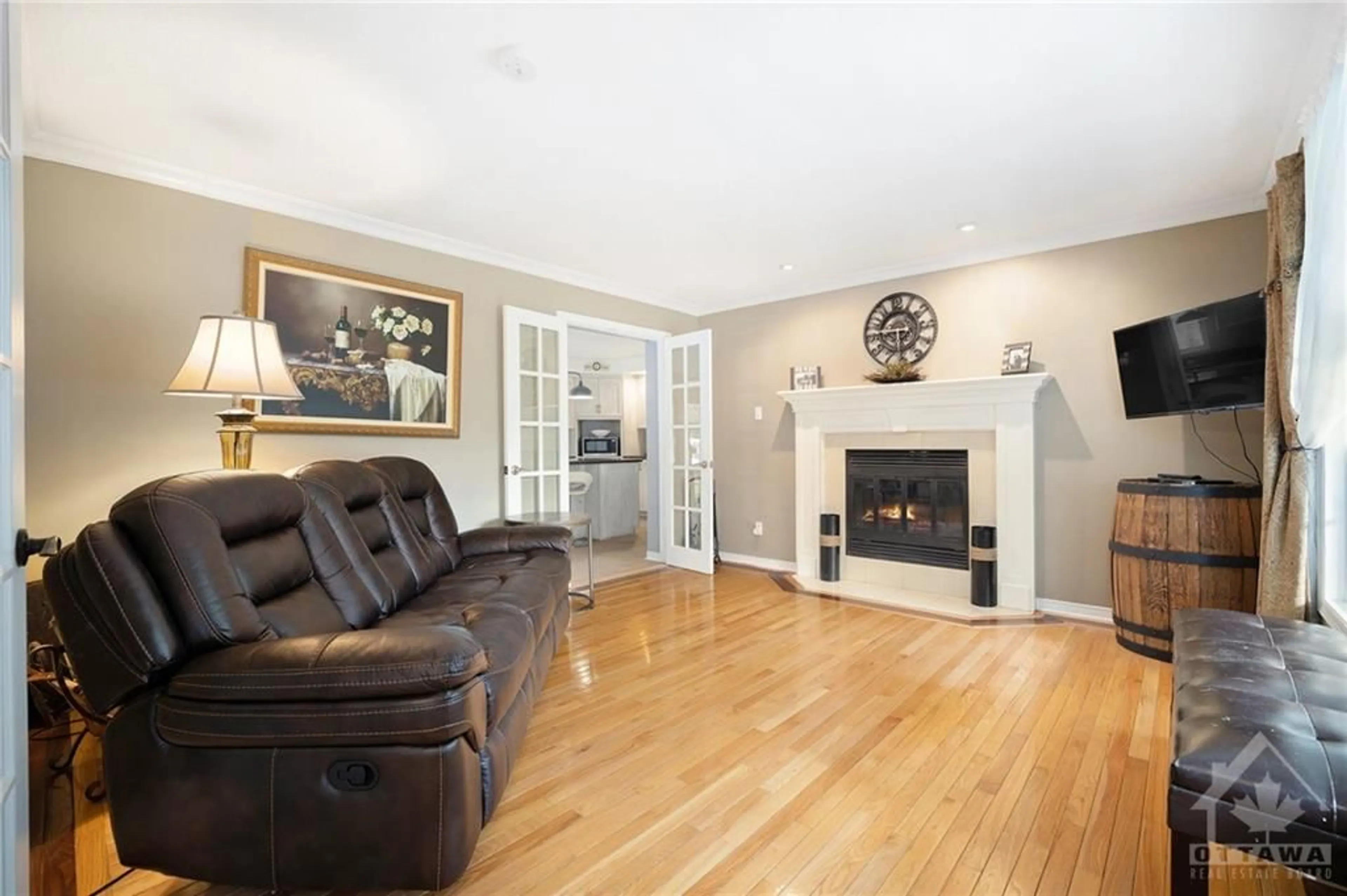 Living room, wood floors for 132 CORKERY WOODS Dr, Ottawa Ontario K0A 1L0