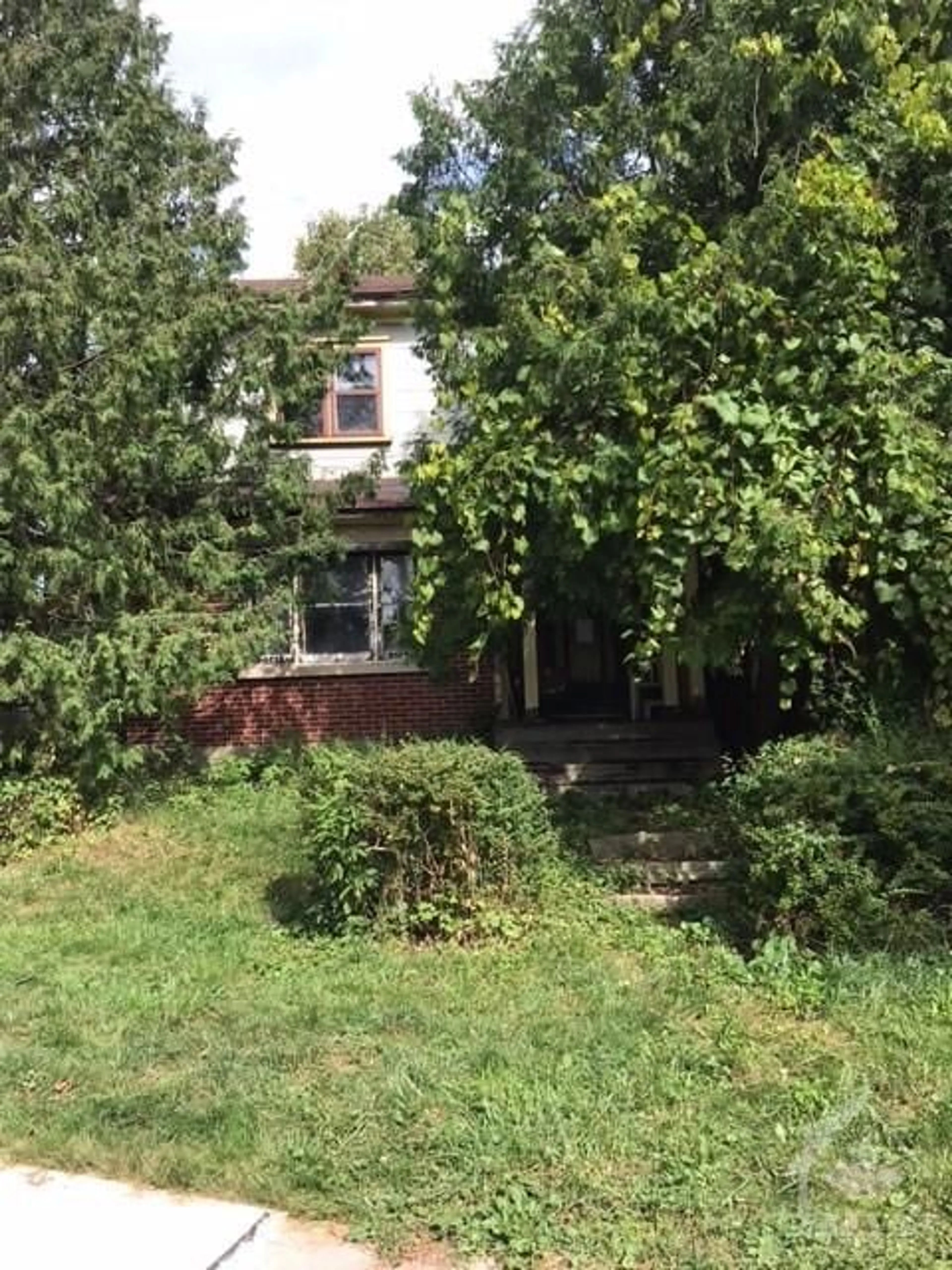 Frontside or backside of a home, cottage for 31 HARVARD Ave, Ottawa Ontario K1S 4Z2