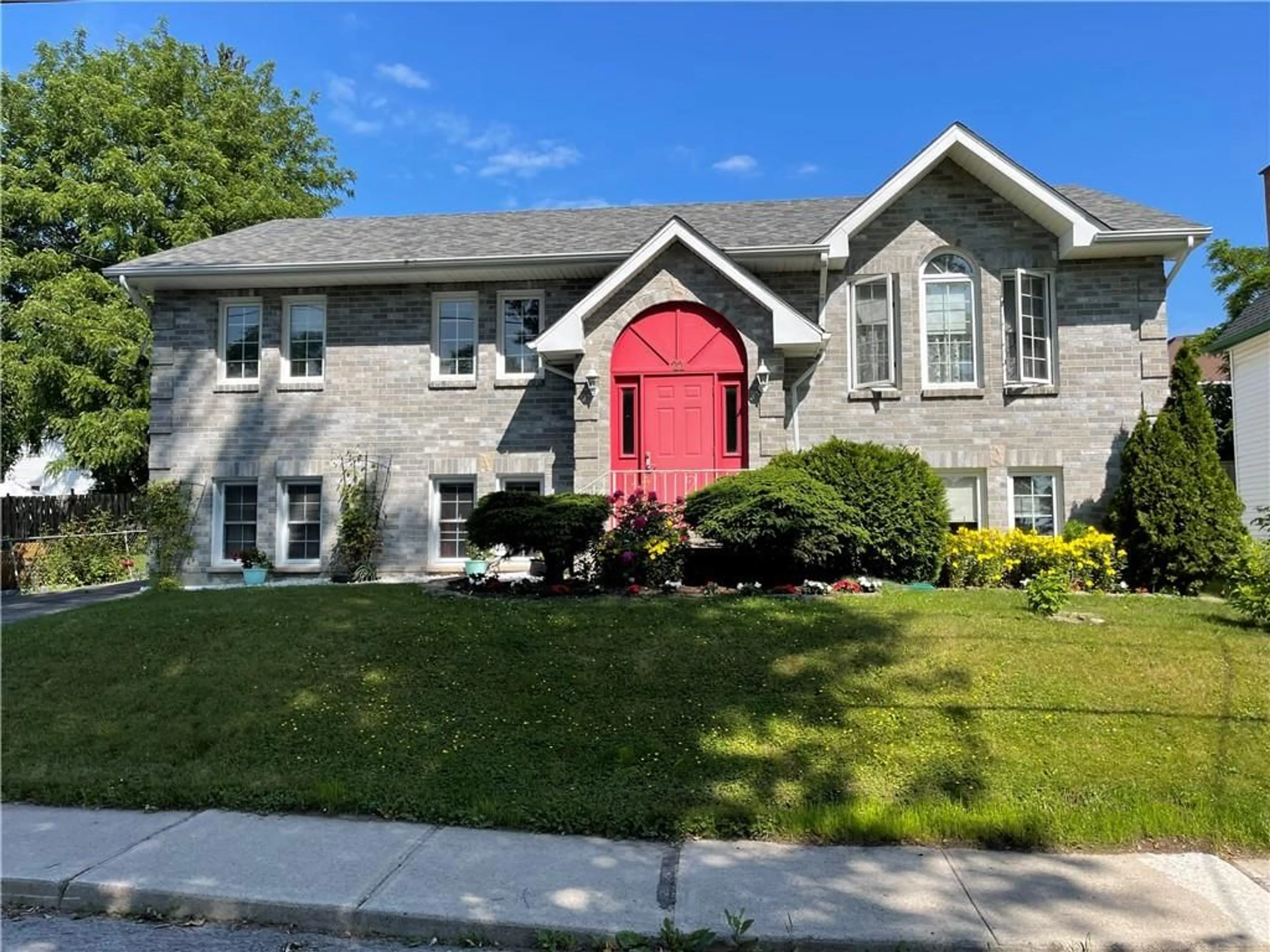 Frontside or backside of a home, the street view for 22 CHAFFEY St, Brockville Ontario K6V 4L4