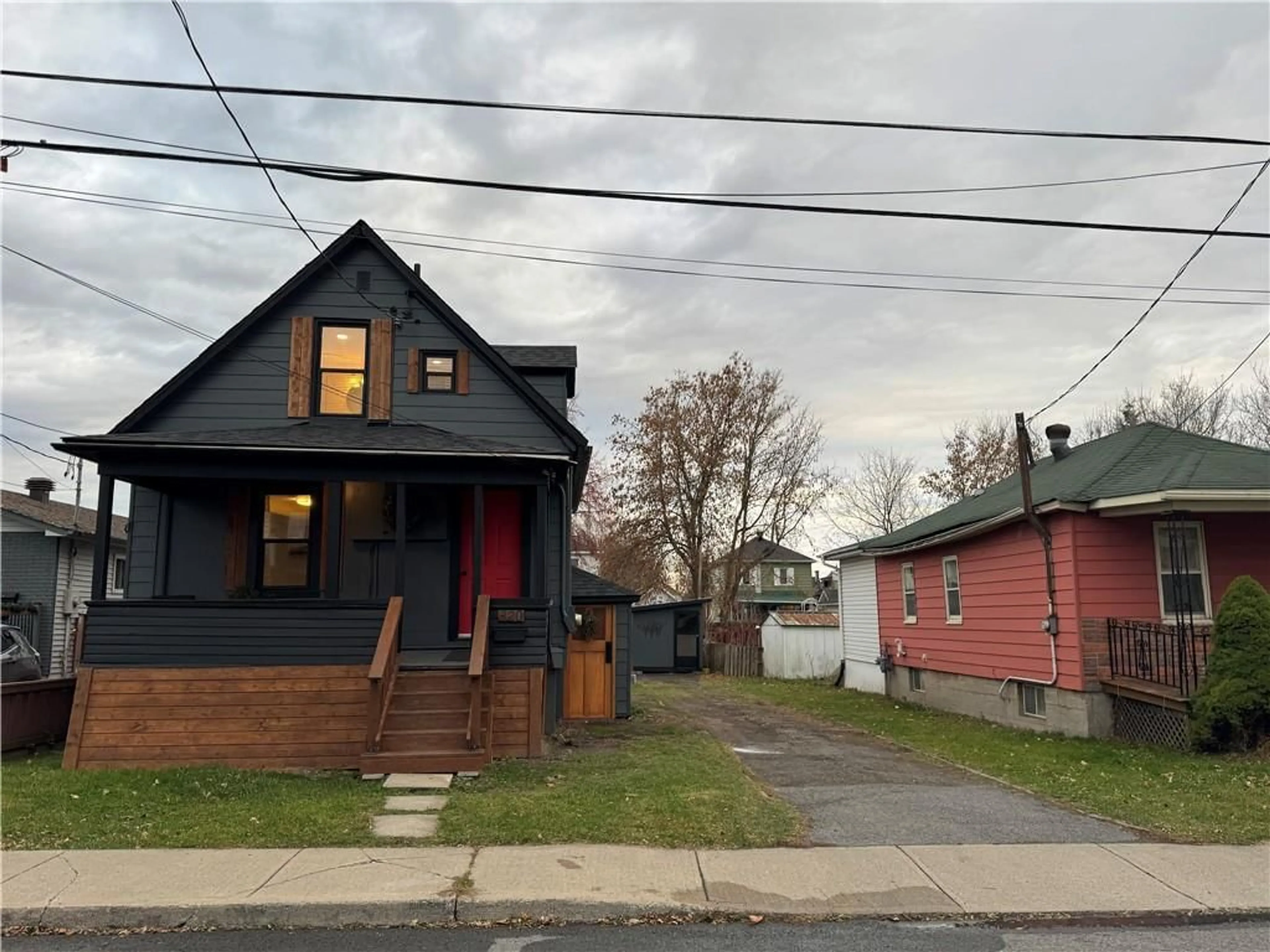 Frontside or backside of a home, cottage for 320 SIXTH St, Cornwall Ontario K6J 2X2