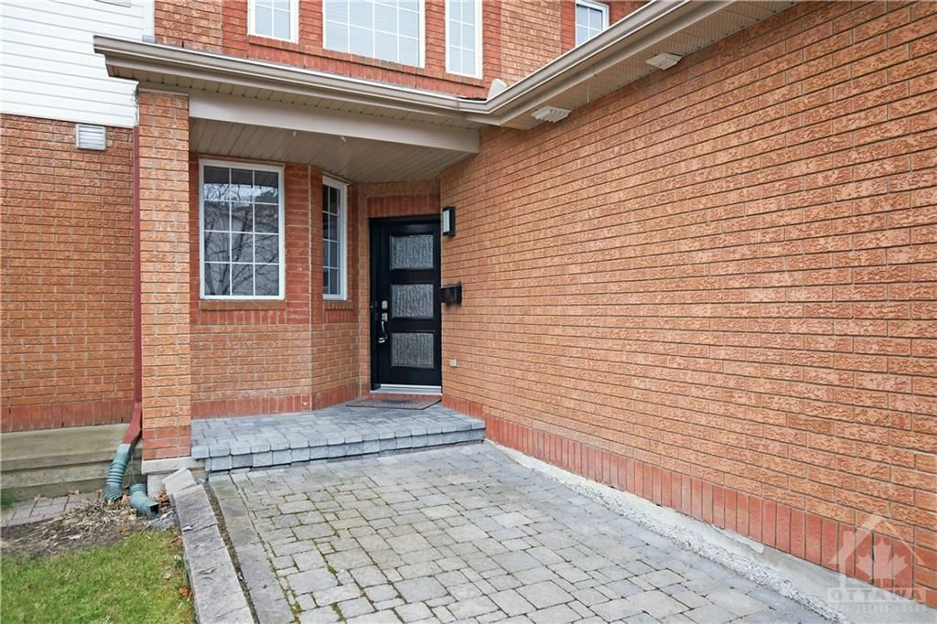 Home with brick exterior material for 92 CARWOOD Cir, Ottawa Ontario K1K 4V5