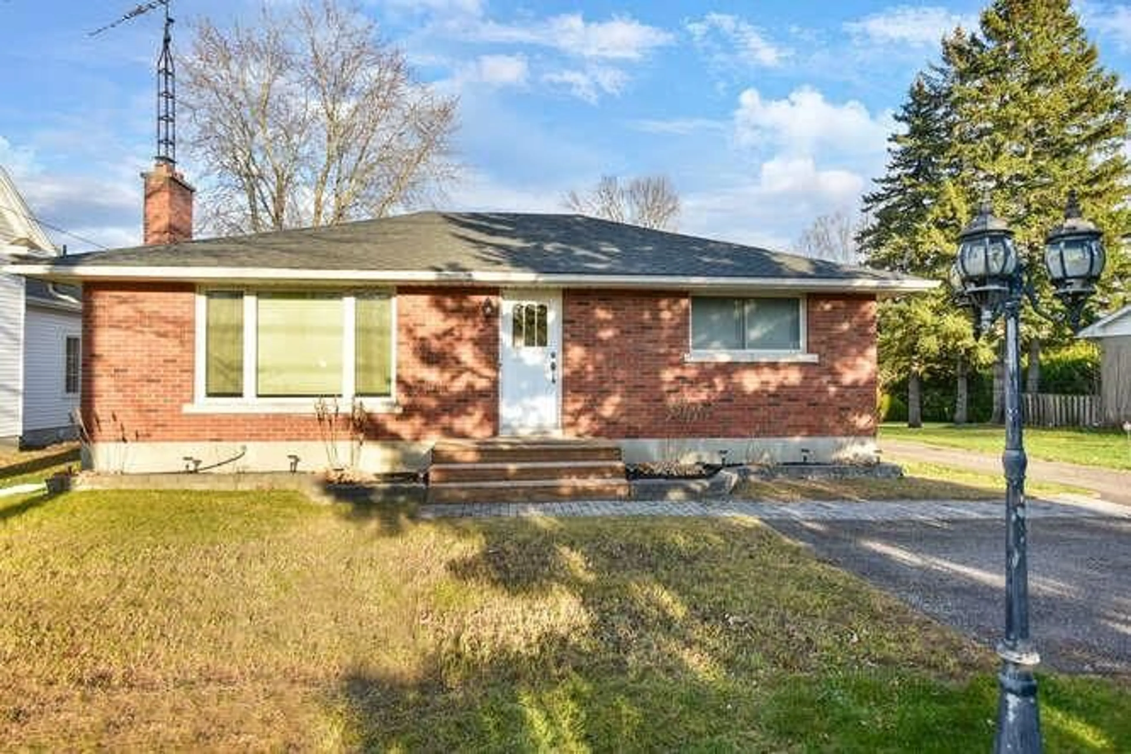 Home with brick exterior material for 1079 COUNTY RD 15 Rd, Brockville Ontario K6V 5T1