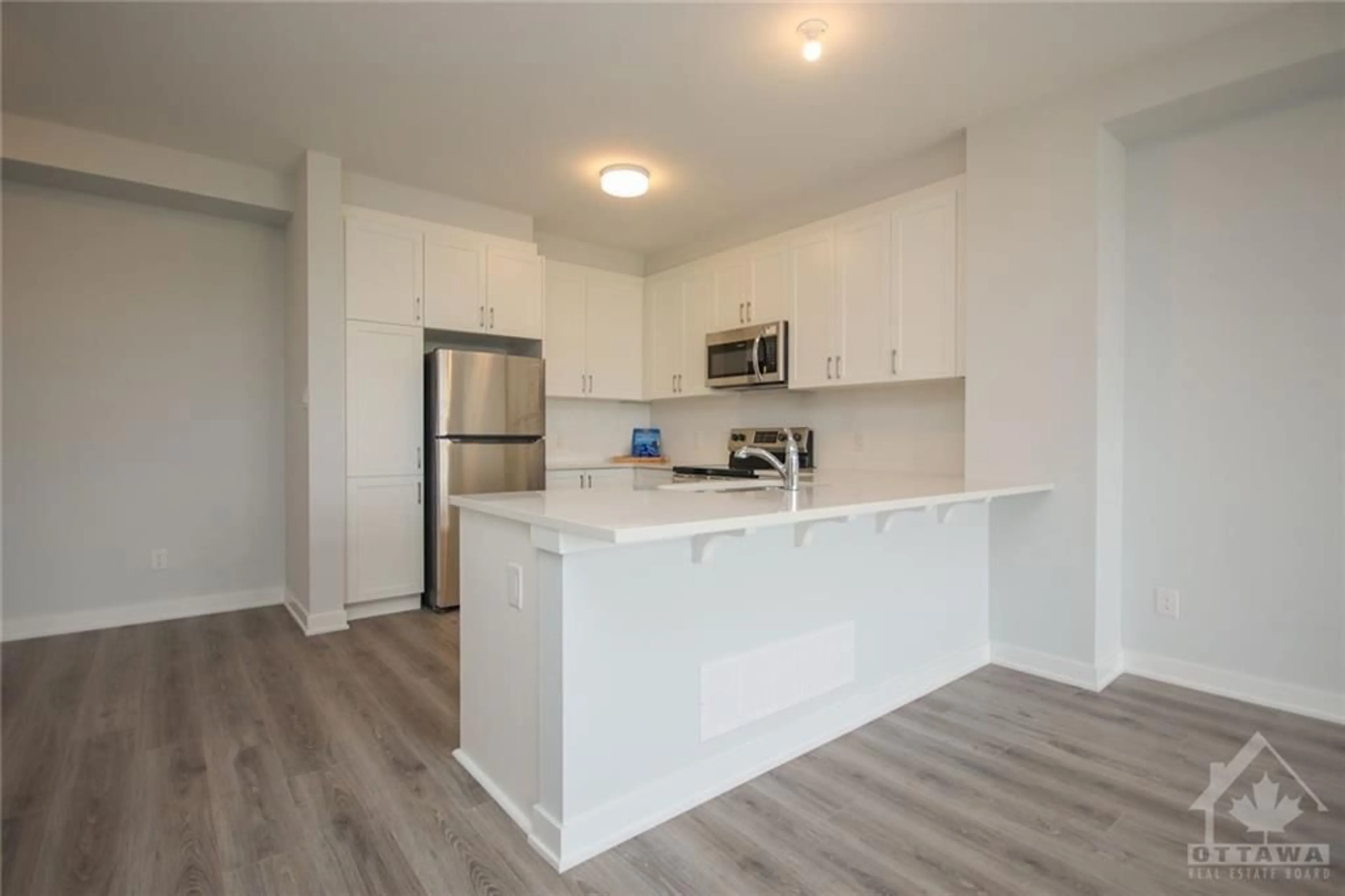 Standard kitchen, wood floors for 524 ENTOURAGE Pvt, Ottawa Ontario K4A 5S7