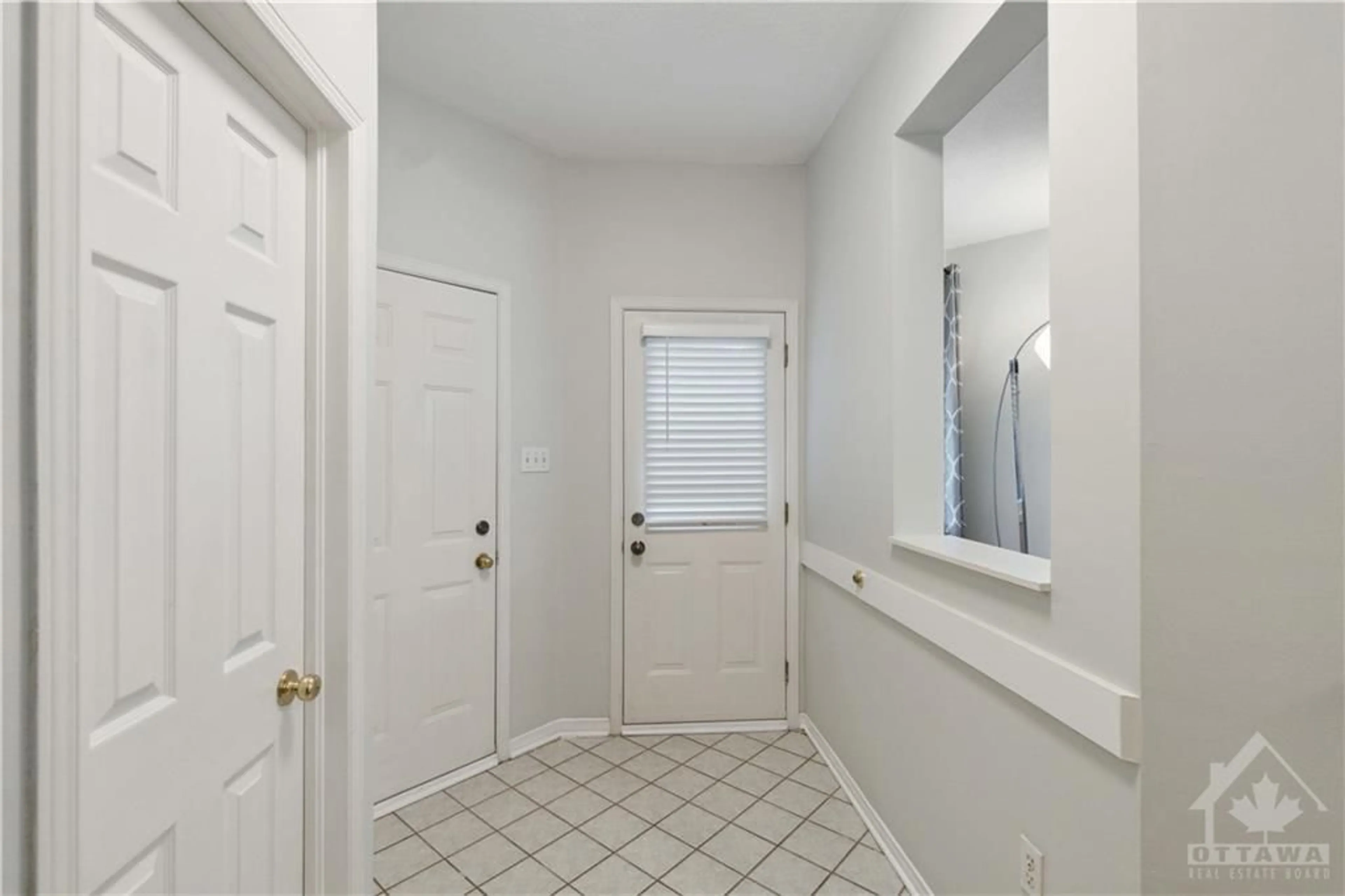 Indoor entryway, unknown floor for 103 BLACKDOME Cres, Ottawa Ontario K2T 1B1