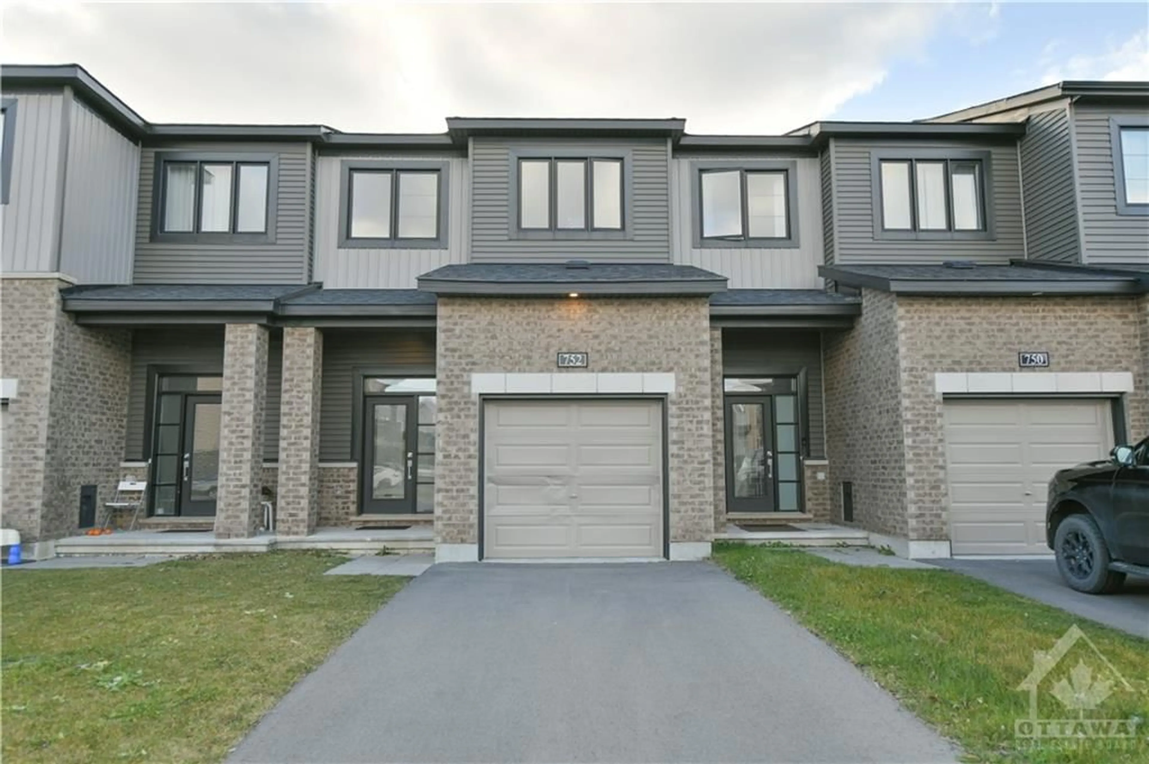 Home with brick exterior material for 752 CASHMERE Terr, Ottawa Ontario K2J 6Z6