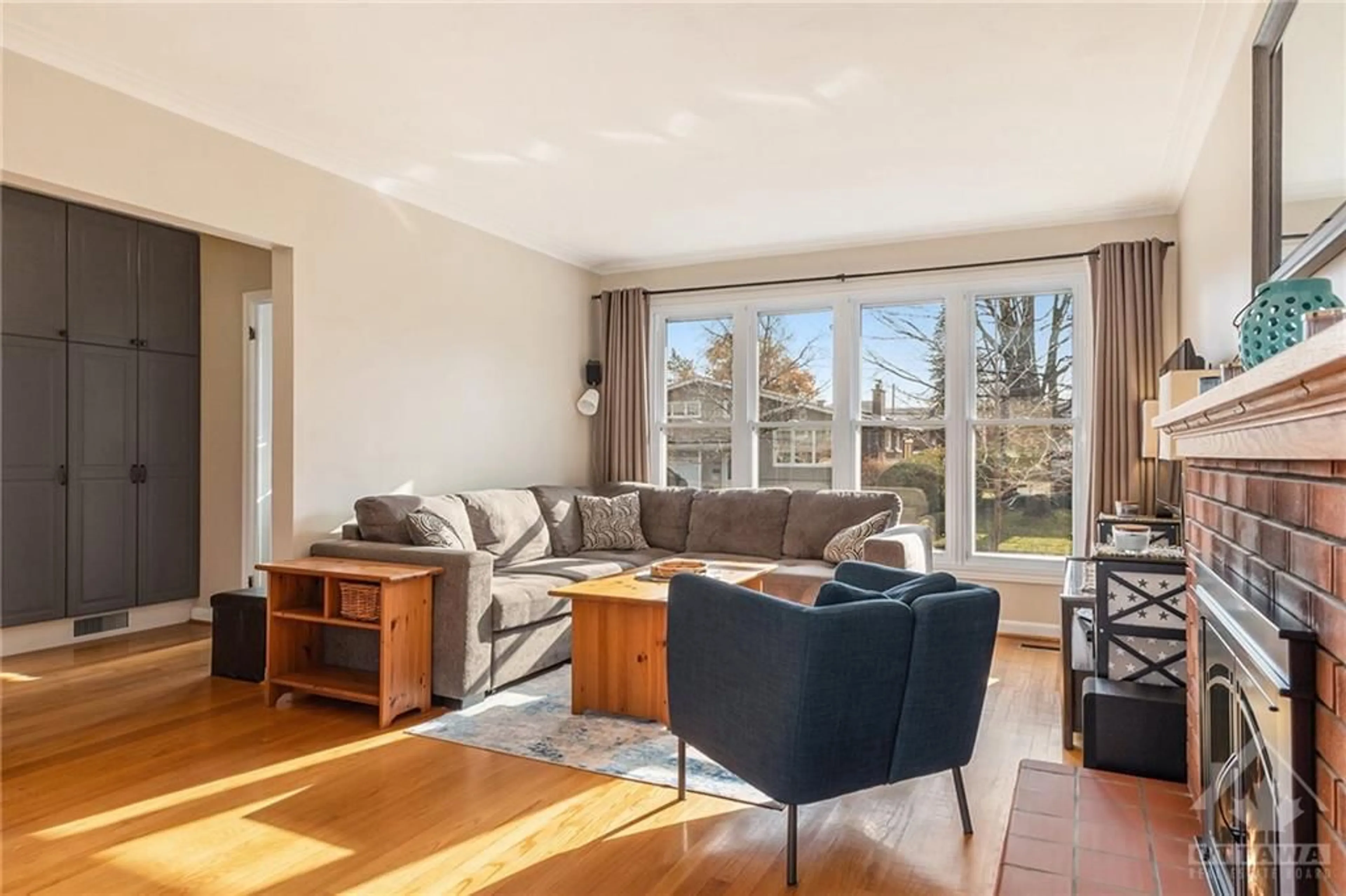 Living room, wood floors for 1793 MATTHEWS Ave, Ottawa Ontario K2C 0X5