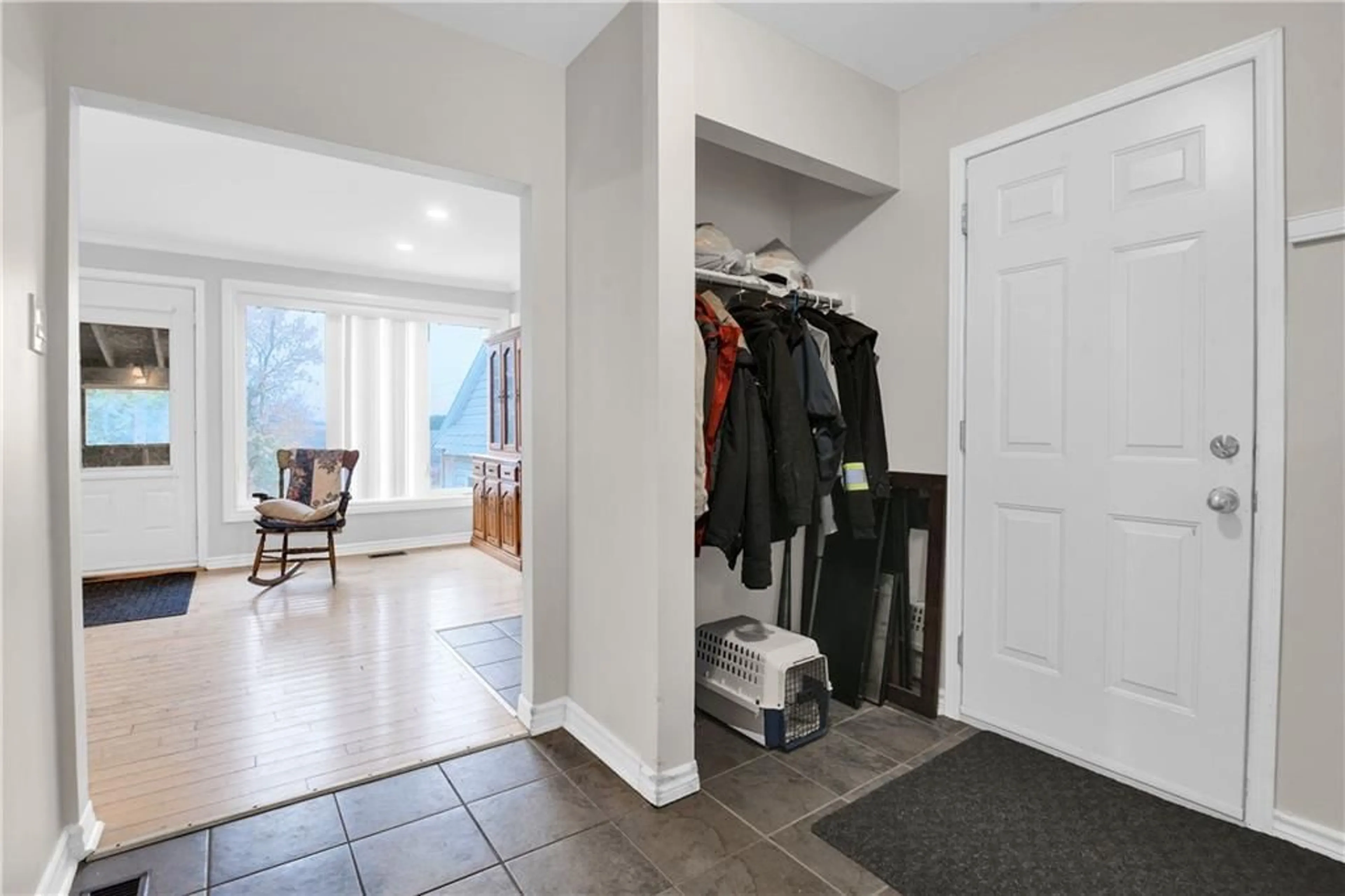 Indoor entryway, wood floors for 440 CONCESSION 4 Rd, Vankleek Hill Ontario K0B 1R0