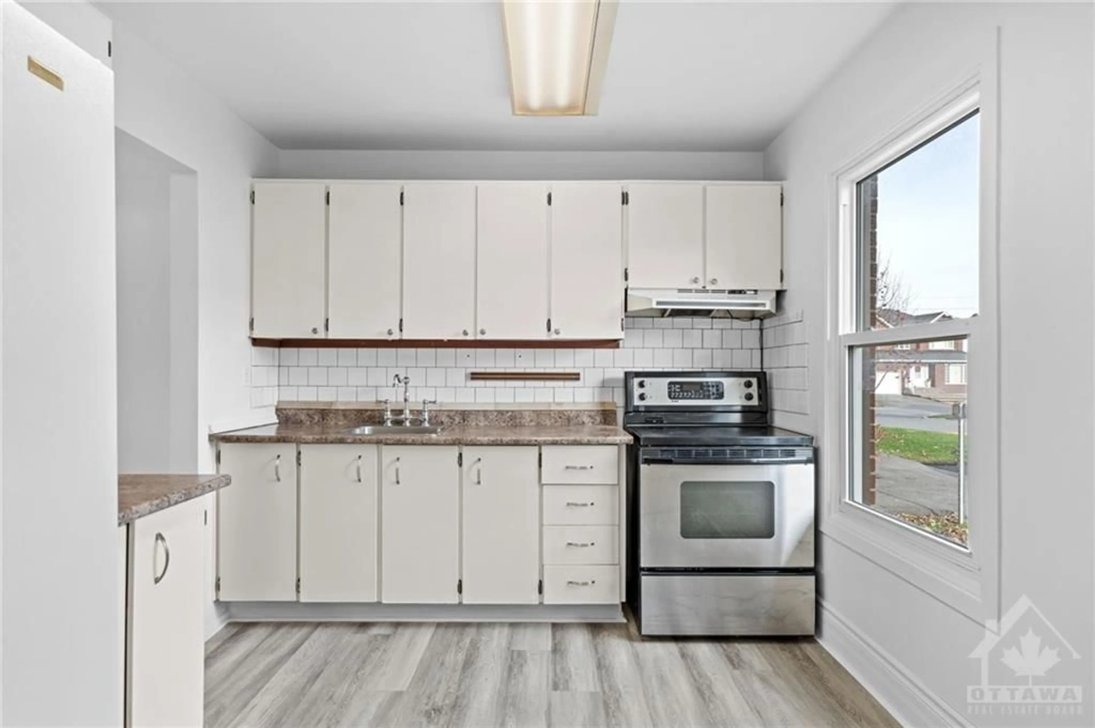 Standard kitchen, wood floors, cottage for 3134 FENMORE St, Ottawa Ontario K1T 1S5