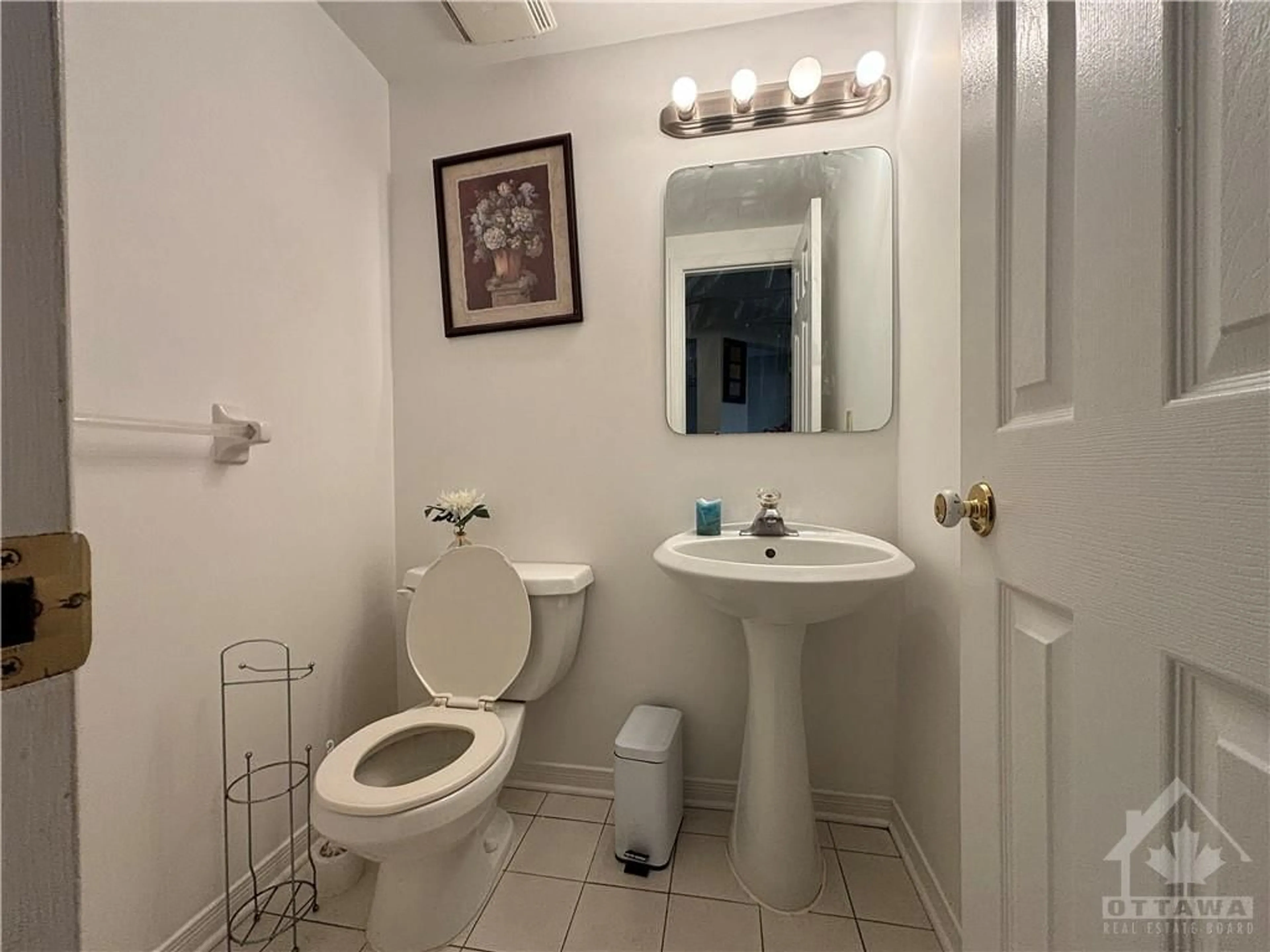 Standard bathroom, not visible floor for 5 MAURYA Crt, Ottawa Ontario K1G 5S2