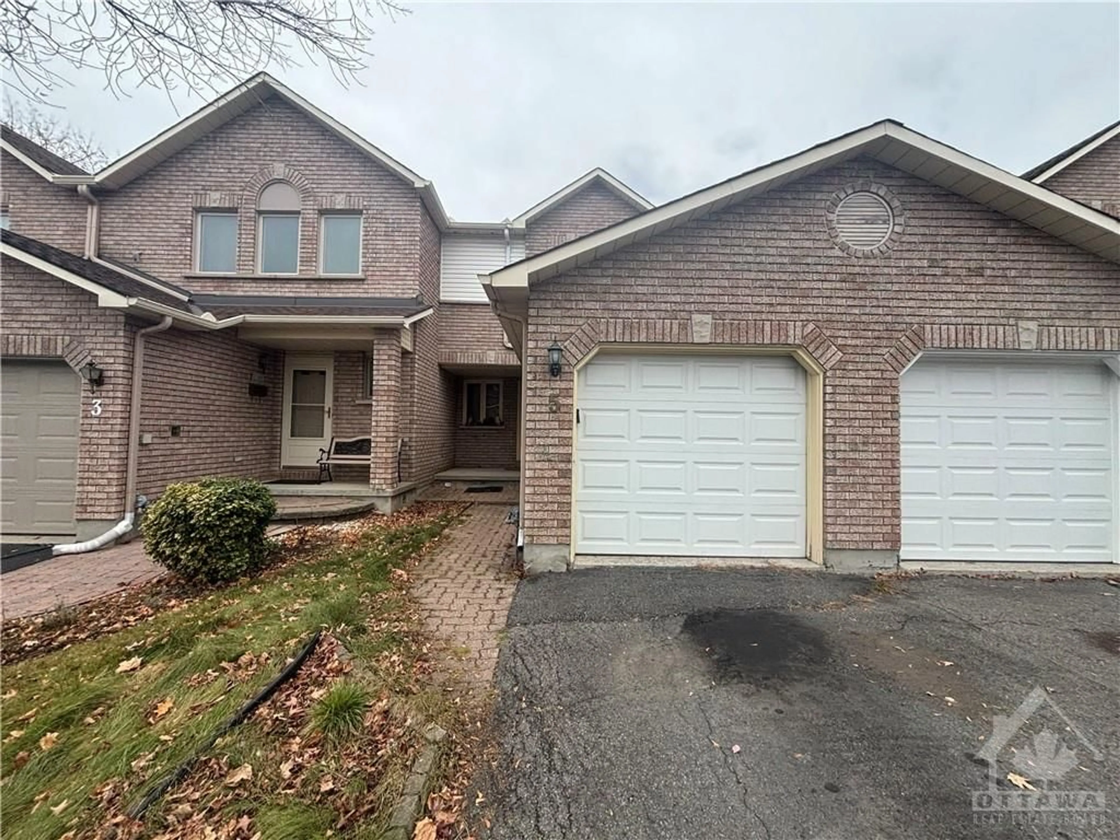 Home with brick exterior material for 5 MAURYA Crt, Ottawa Ontario K1G 5S2