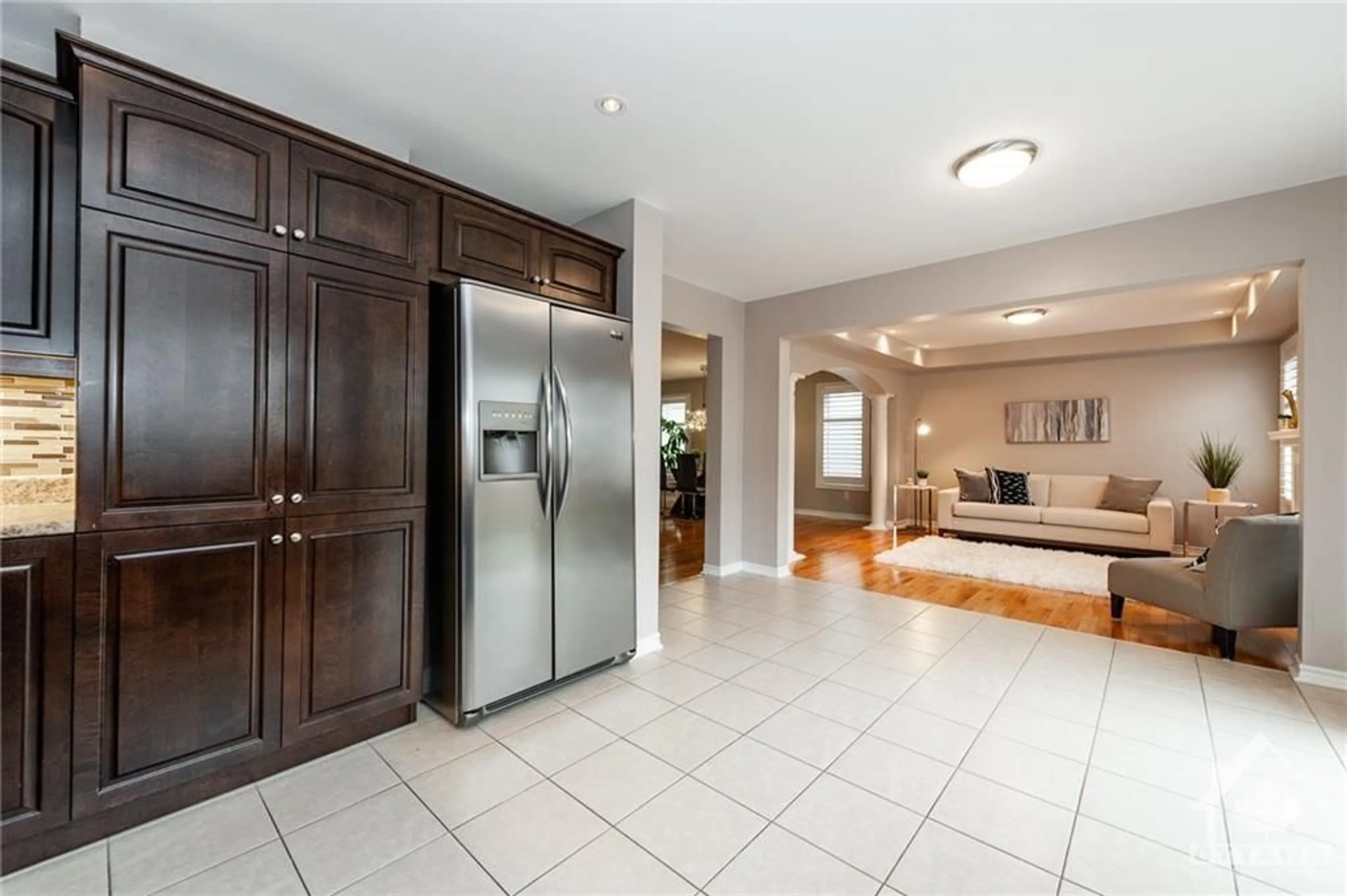 Indoor entryway, wood floors for 250 BURNABY Dr, Ottawa Ontario K2S 0J9