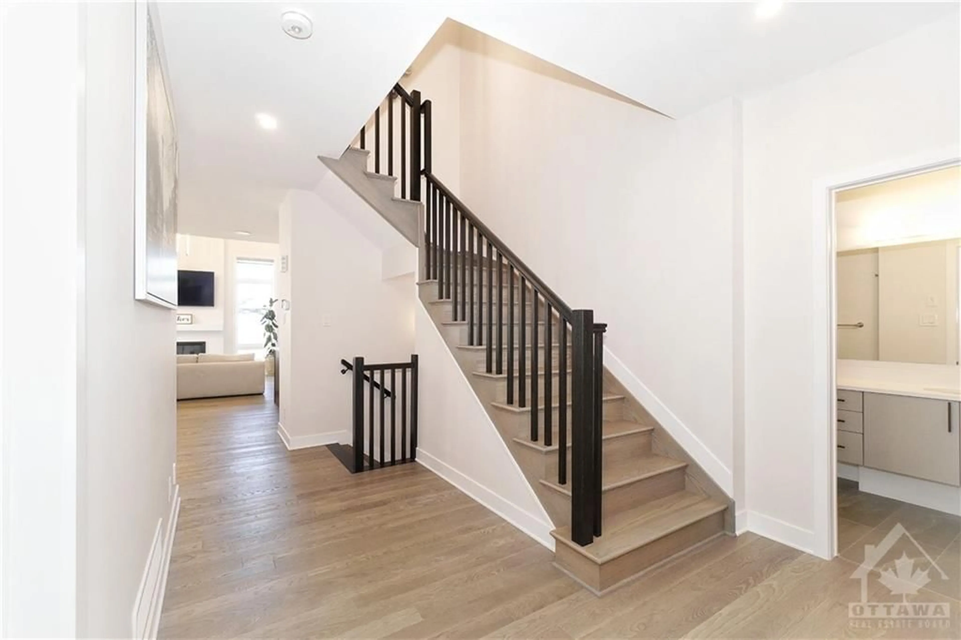 Stairs for 990 BRIAN GOOD Ave, Manotick Ontario K4M 0R3