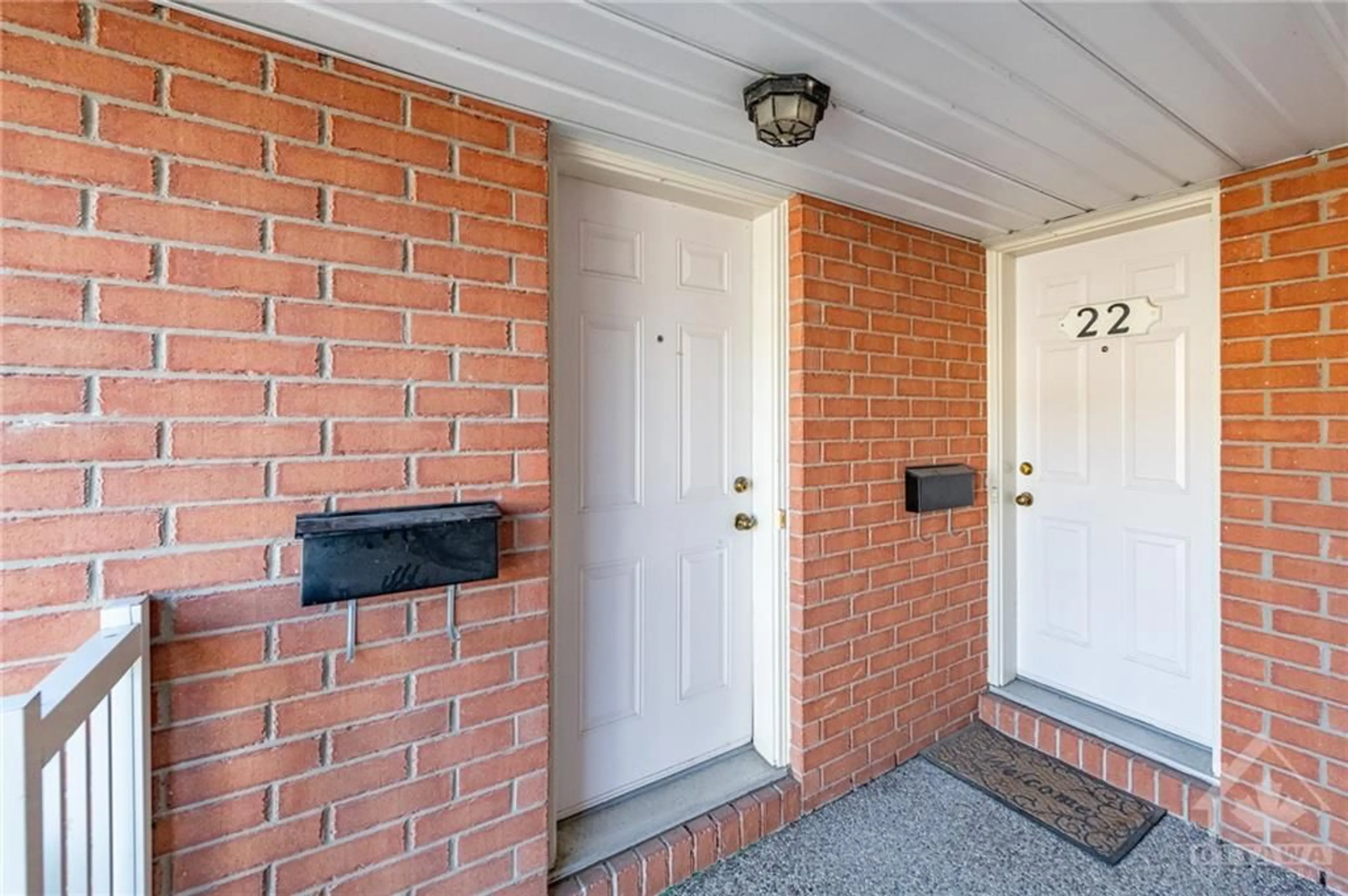 Indoor entryway, cement floor for 24 LAKEPOINTE Dr, Orleans Ontario K4A 5E3