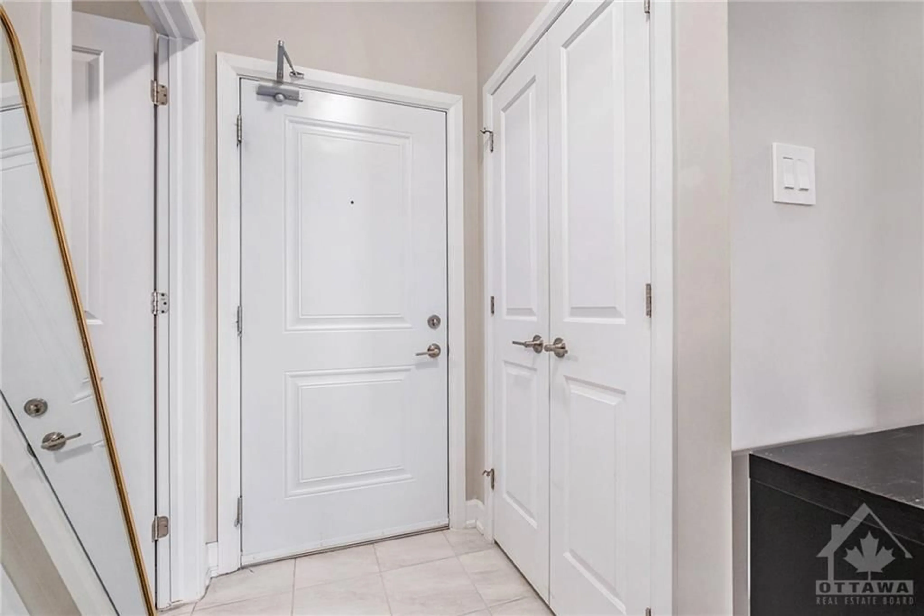 Indoor entryway, not visible floor for 48 DES BENEVOLES St #311, Limoges Ontario K0A 2M0