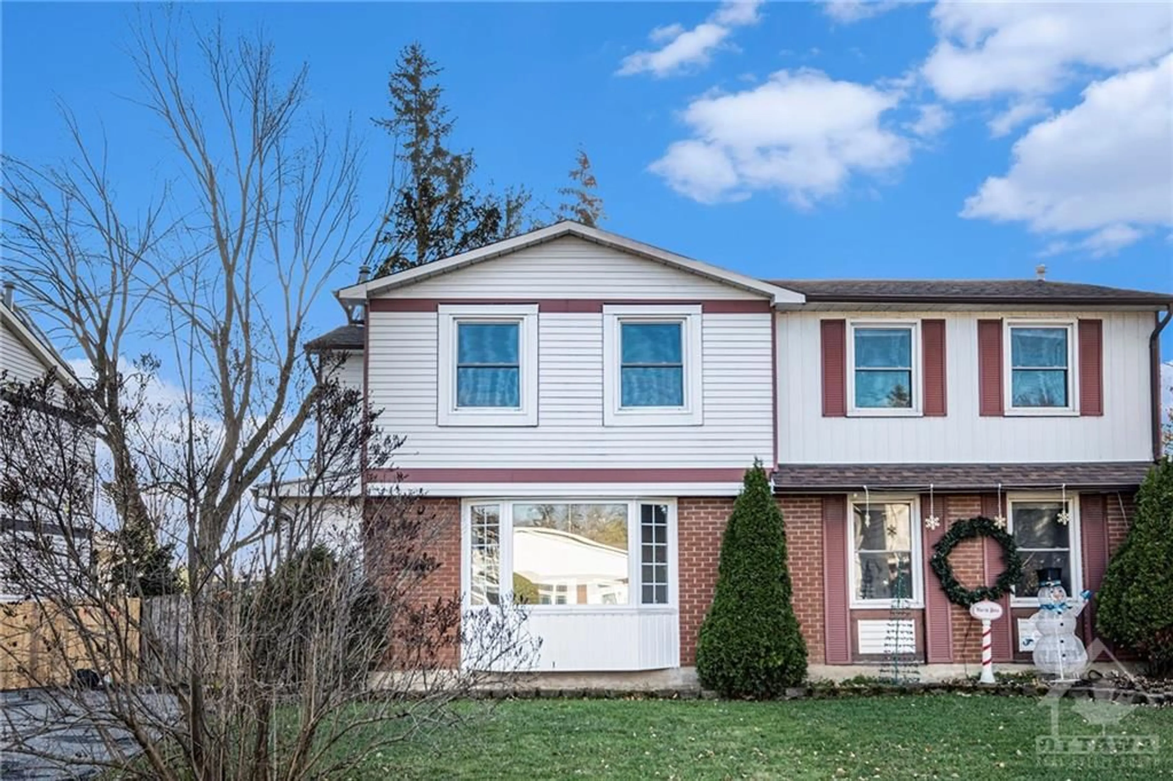 Frontside or backside of a home, cottage for 10 MELANIE Cres, Ottawa Ontario K2L 2E5