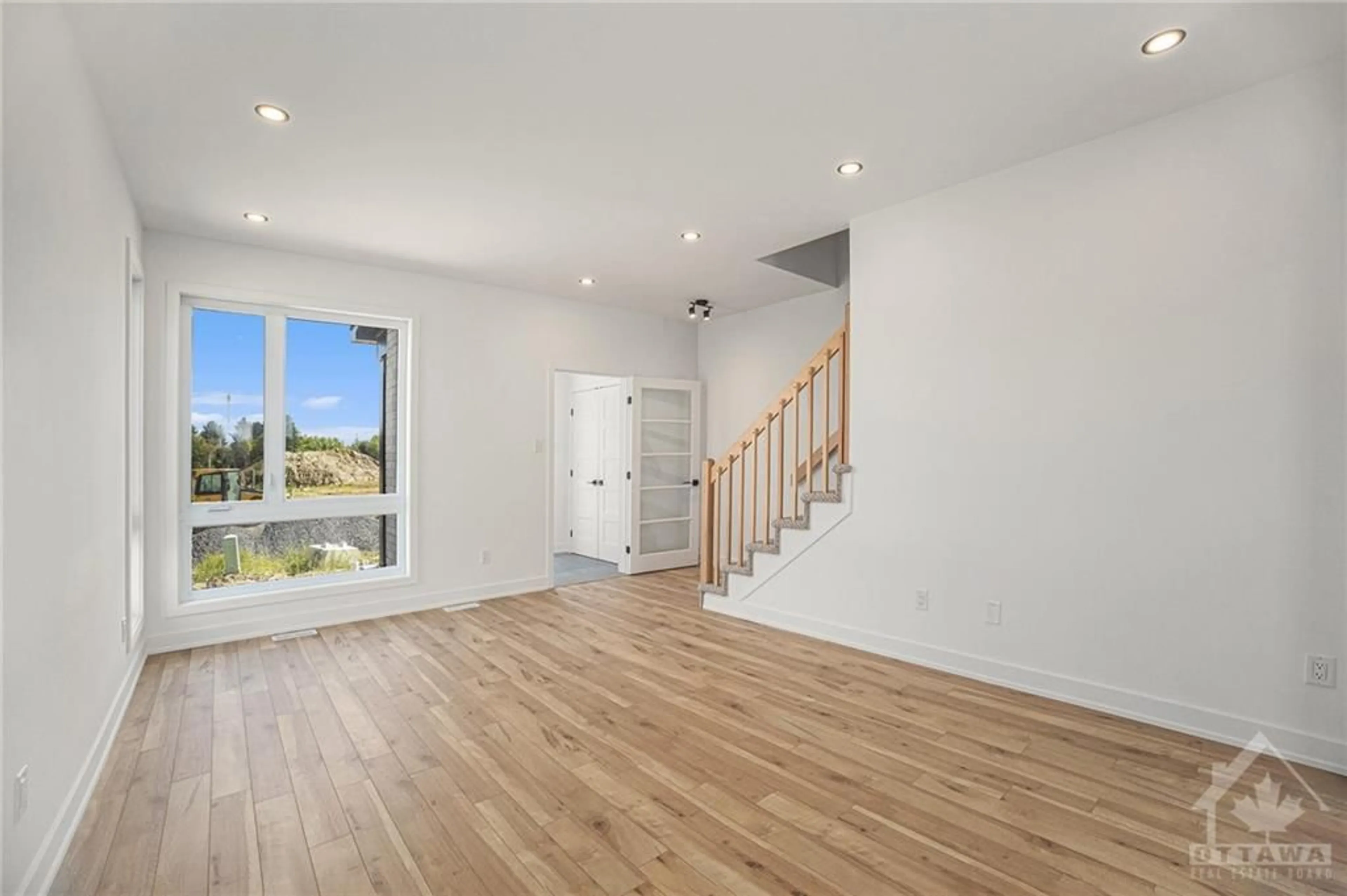 Indoor entryway, wood floors for 265 BOURDEAU Blvd, Limoges Ontario K0A 2M0