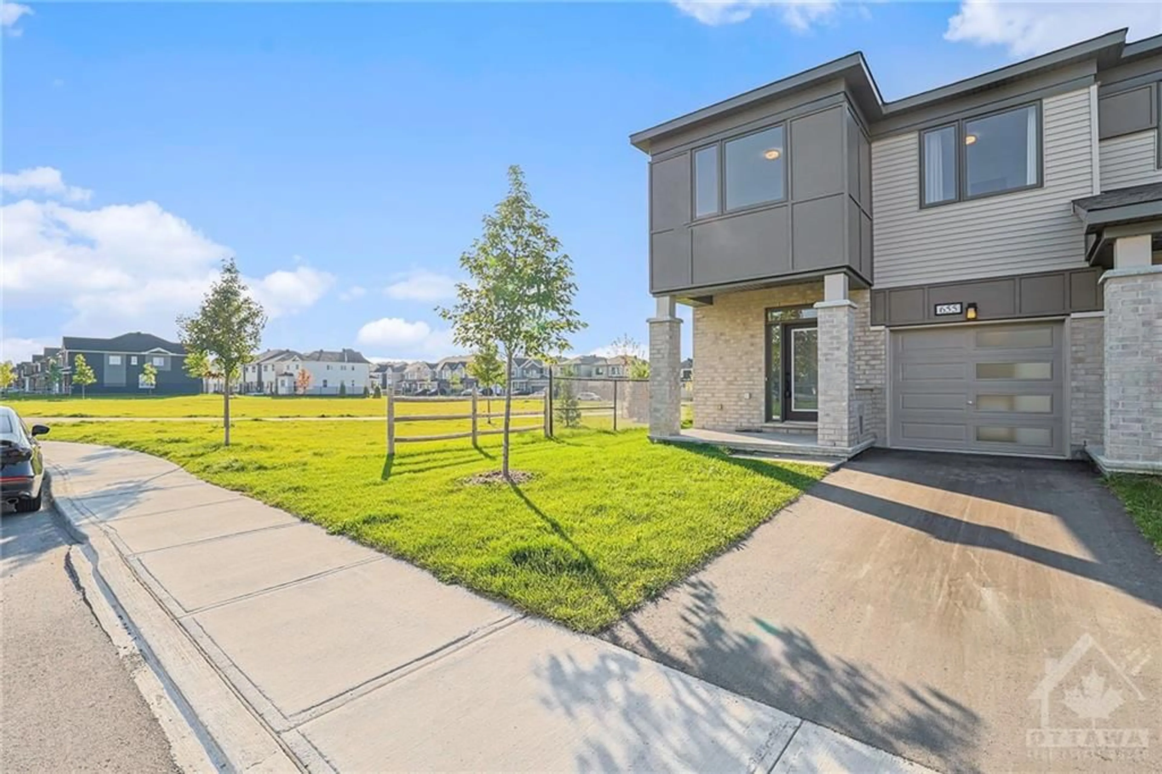 Frontside or backside of a home, the fenced backyard for 655 ALLIED Mews, Ottawa Ontario K2S 3A1