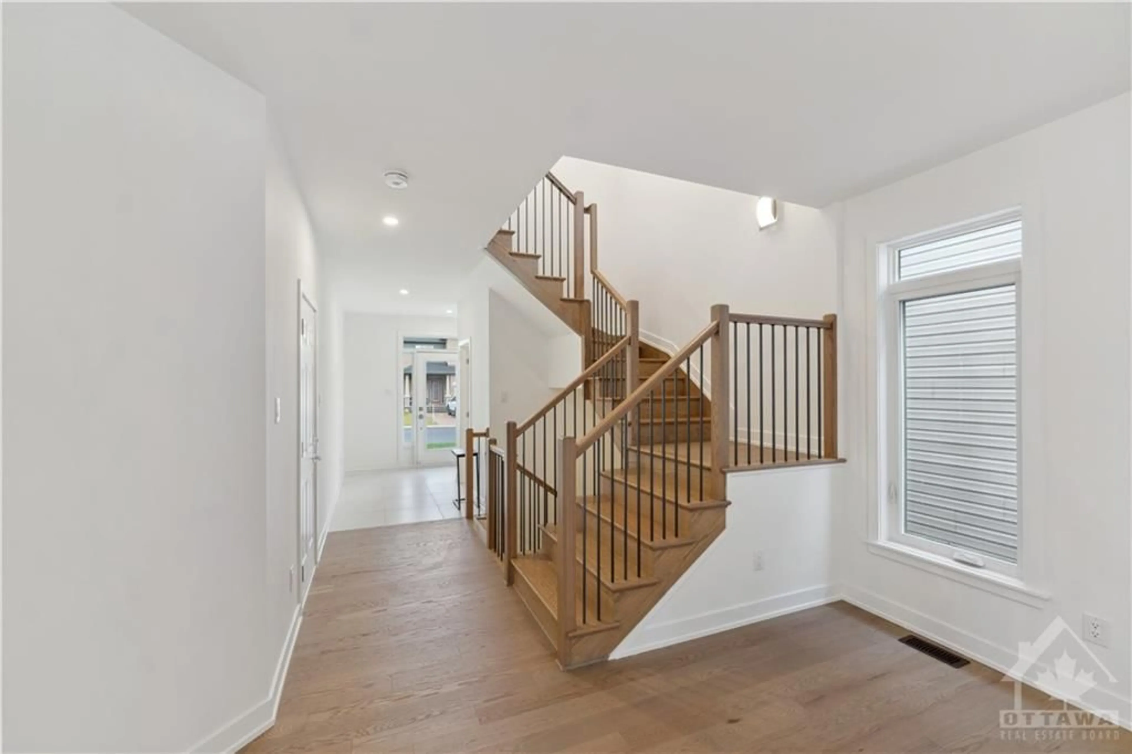 Indoor entryway, wood floors for 711 ODYSSEY Way, Ottawa Ontario K1T 0V3