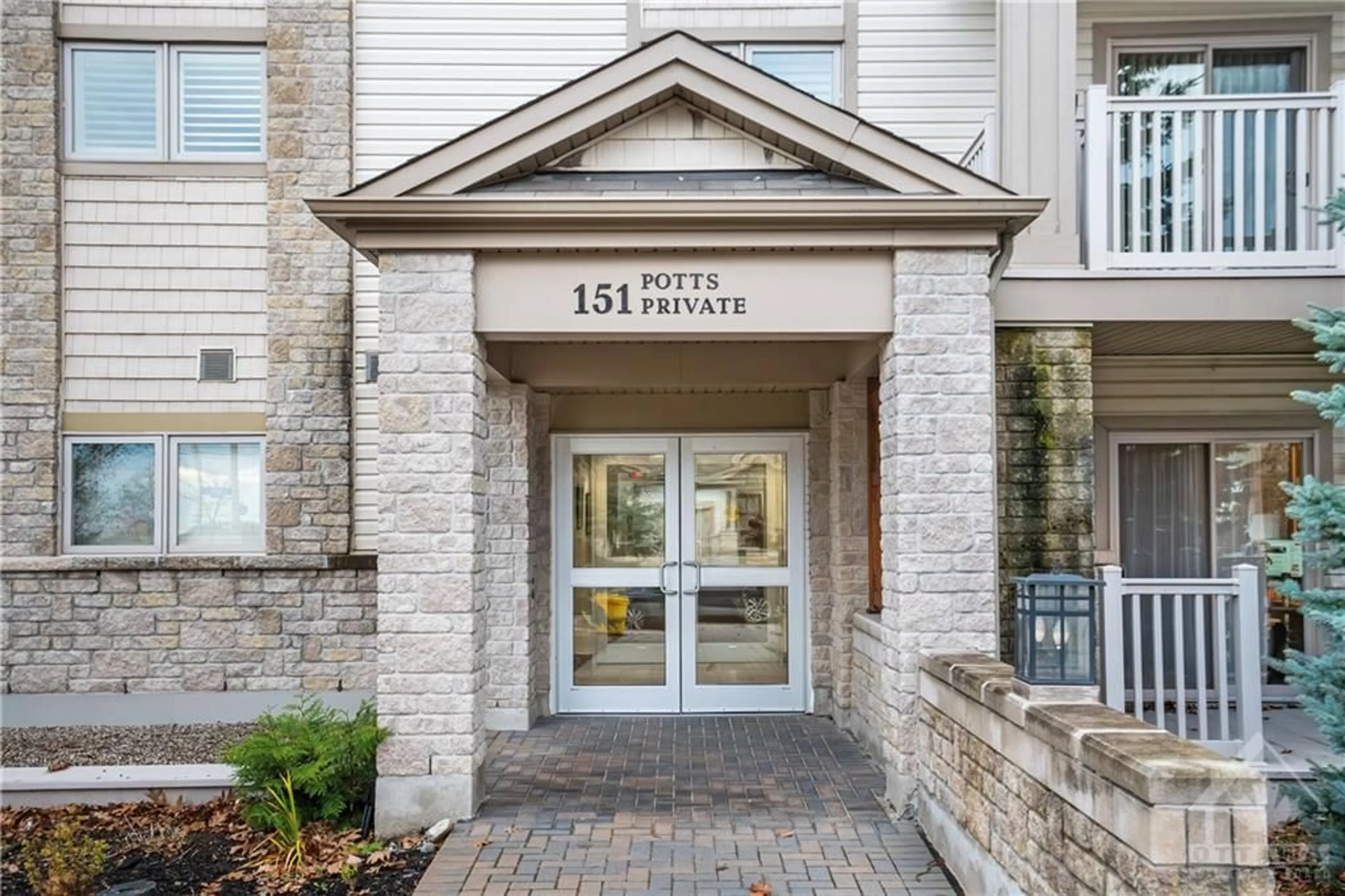 Indoor foyer for 151 POTTS Pvt #409, Ottawa Ontario K4A 0V7