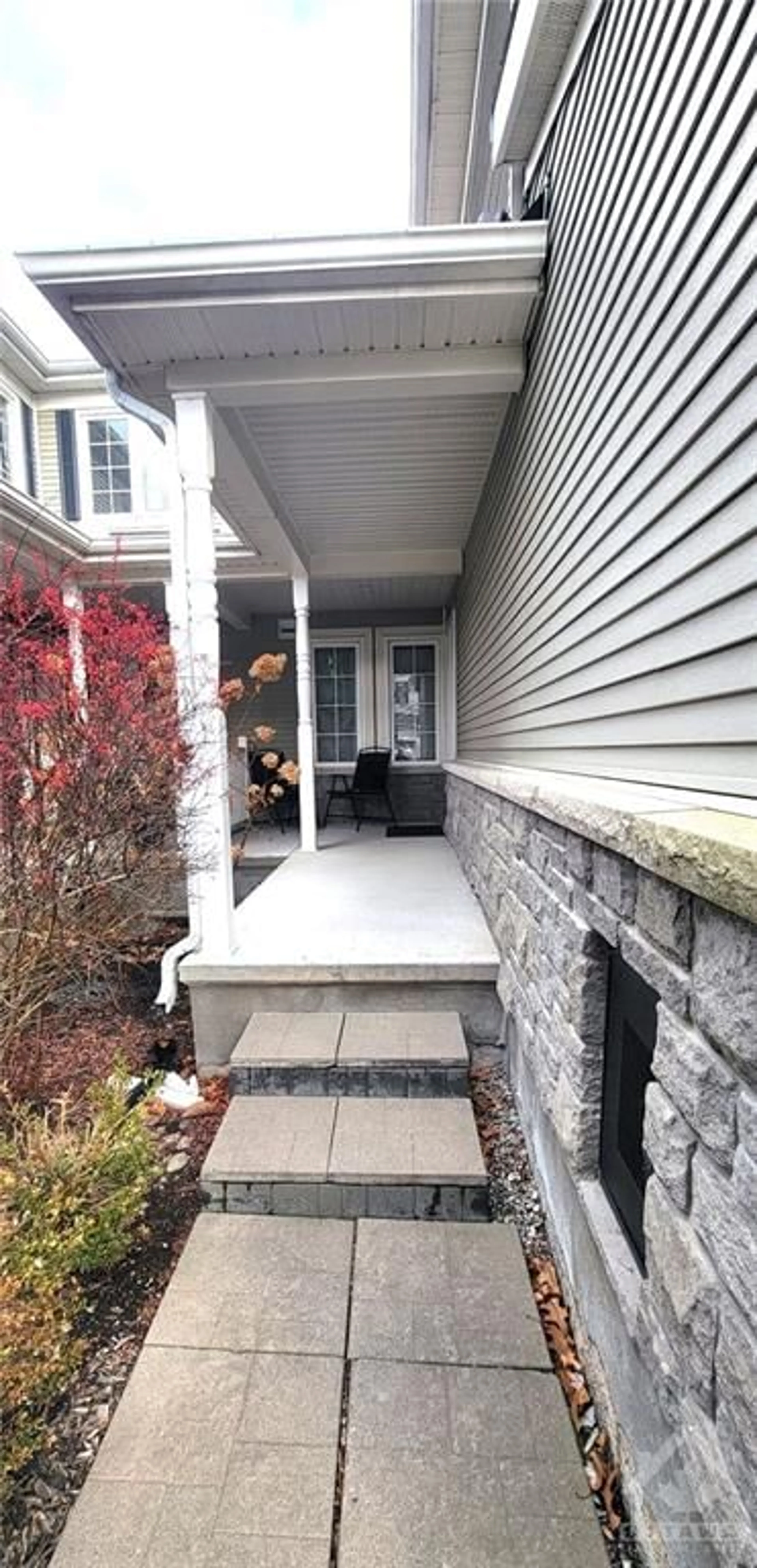 Indoor entryway, cement floor for 107 OSNABROOK Pvt, Ottawa Ontario K2J 0G7