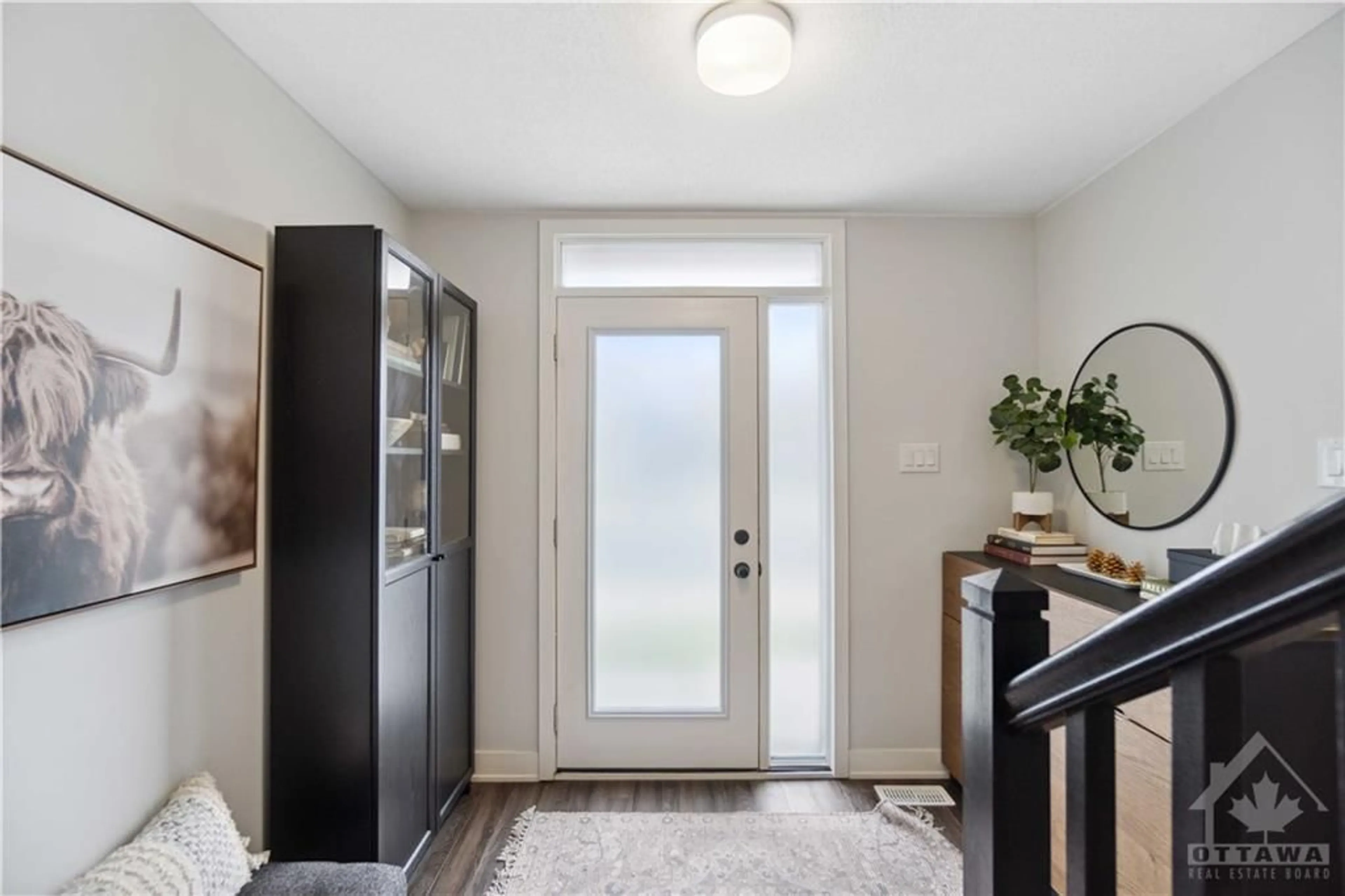 Indoor entryway, wood floors for 1028 APOLUNE St, Ottawa Ontario K2J 6T3