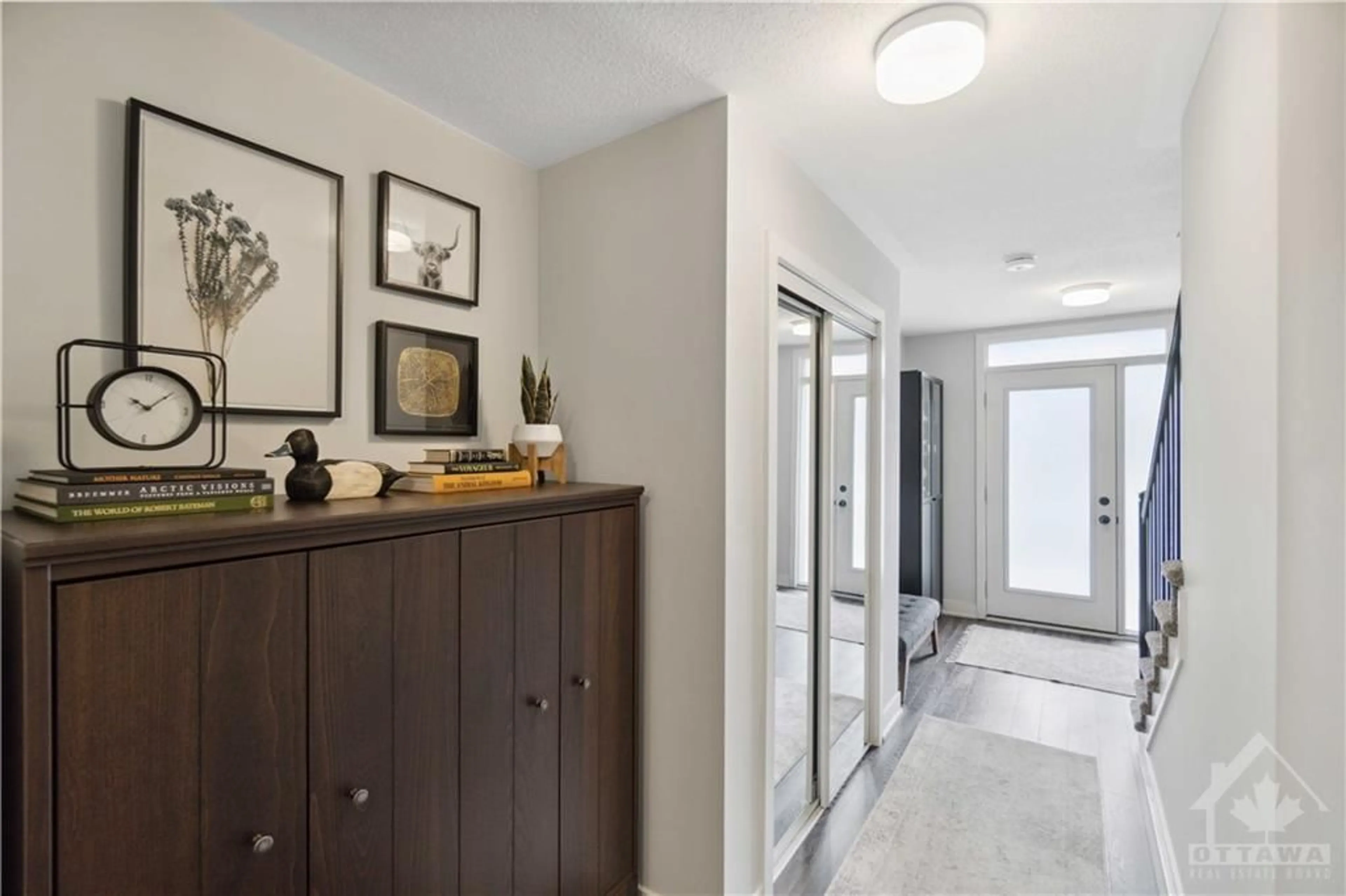 Indoor entryway, wood floors for 1028 APOLUNE St, Ottawa Ontario K2J 6T3