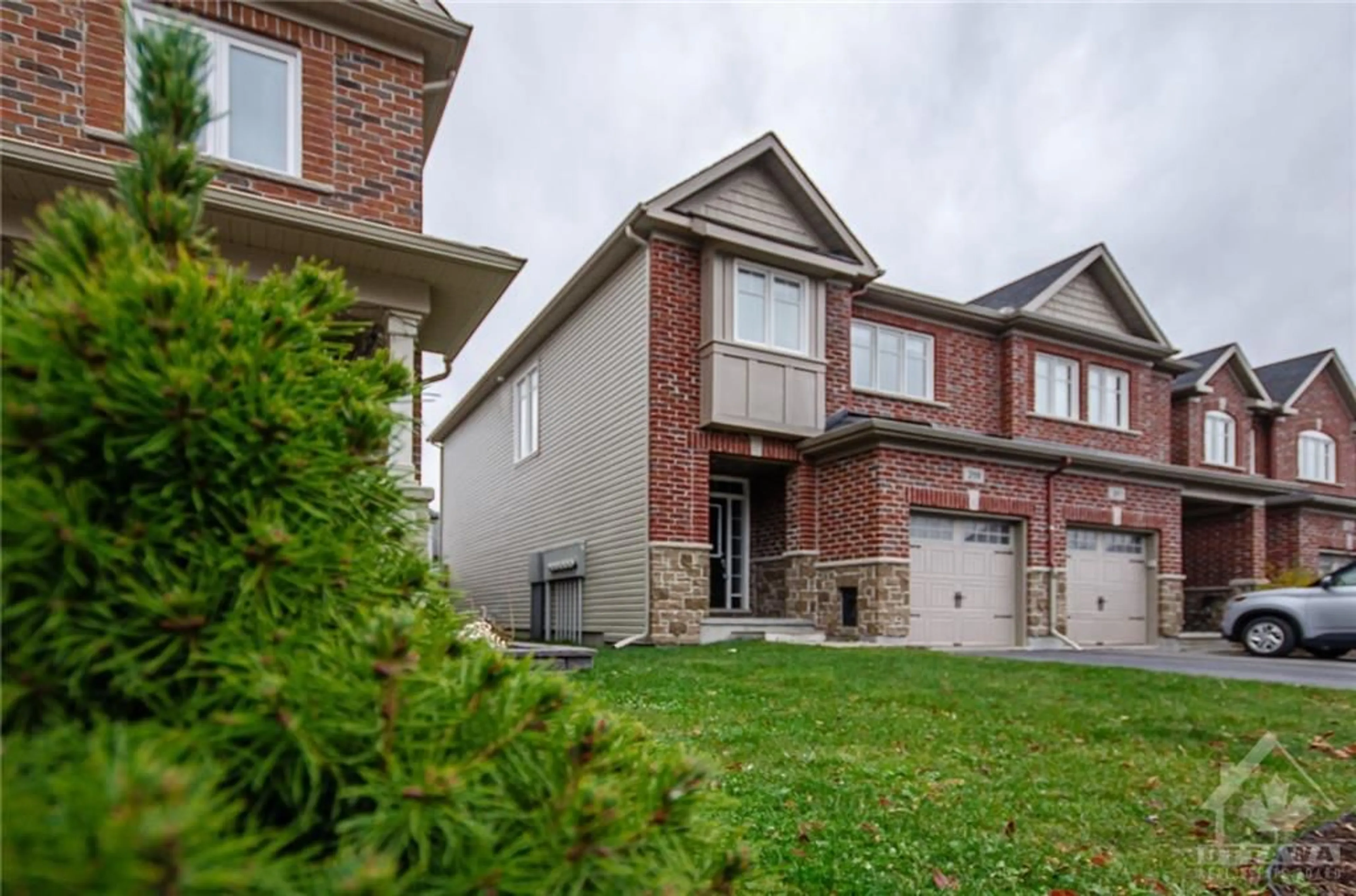 A pic from exterior of the house or condo, the fenced backyard for 259 LIVERY St, Ottawa Ontario K2V 0A5