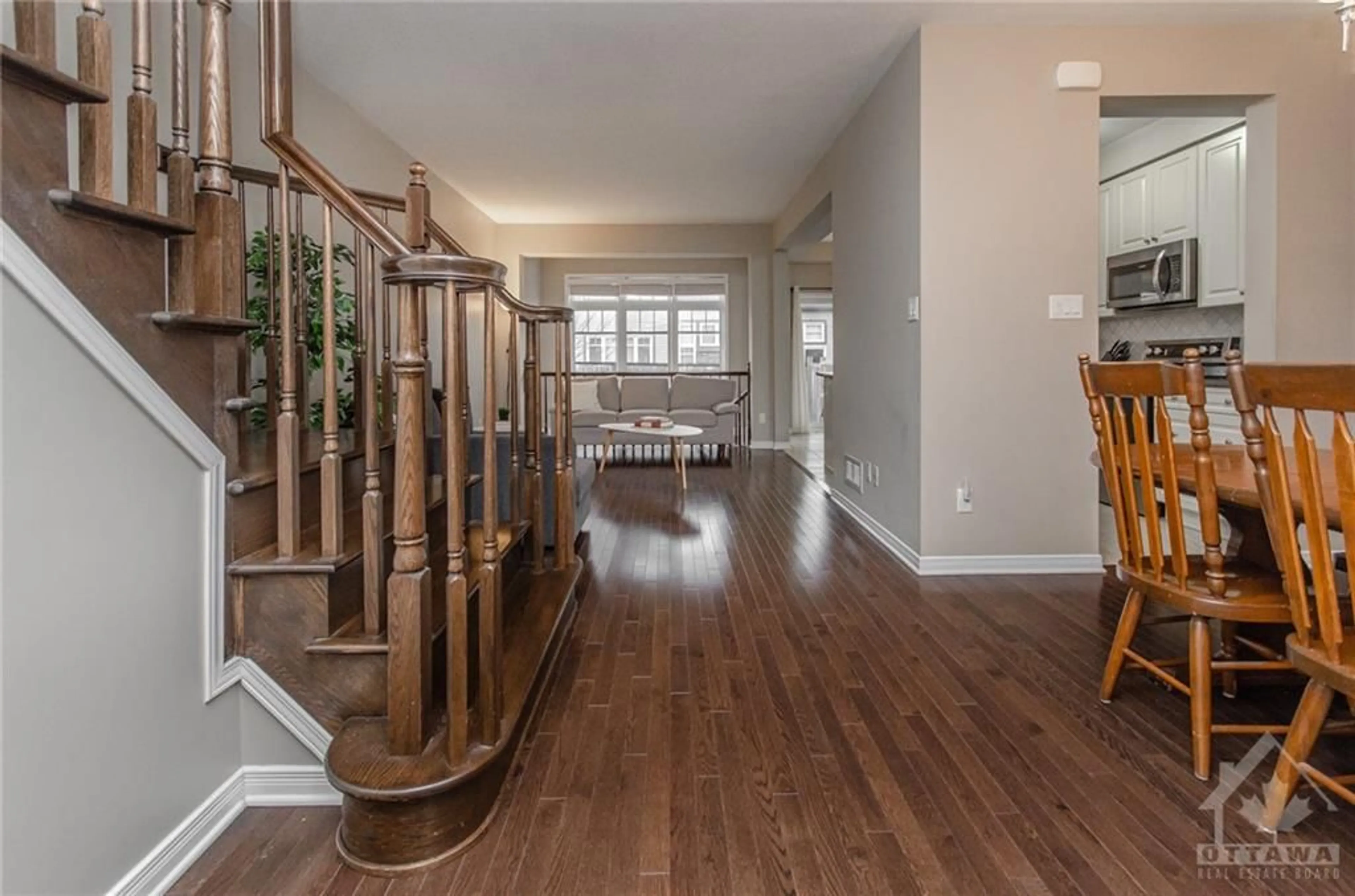 Indoor entryway, wood floors for 259 LIVERY St, Ottawa Ontario K2V 0A5