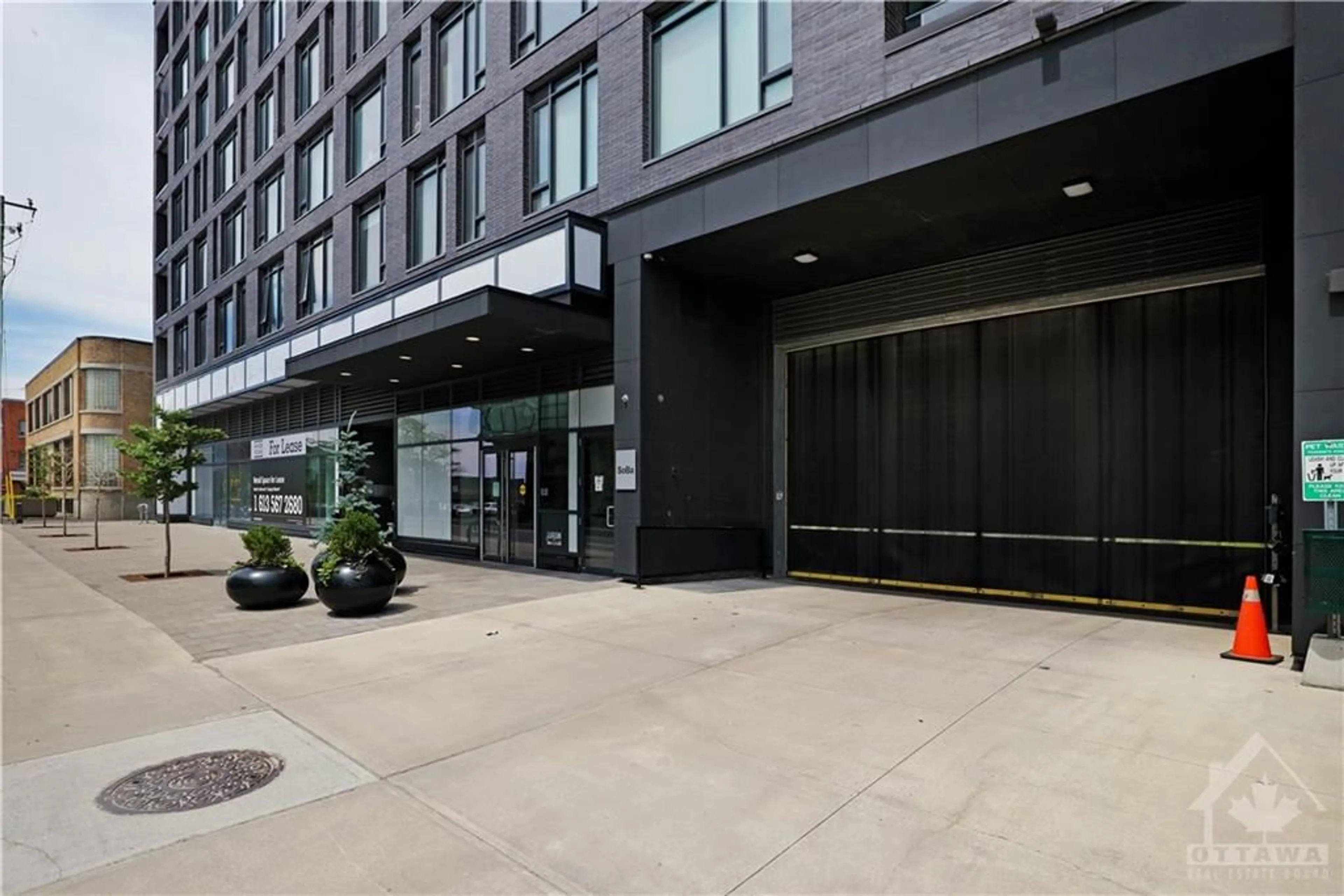 Indoor foyer for 203 CATHERINE St #1207, Ottawa Ontario K2P 1J5