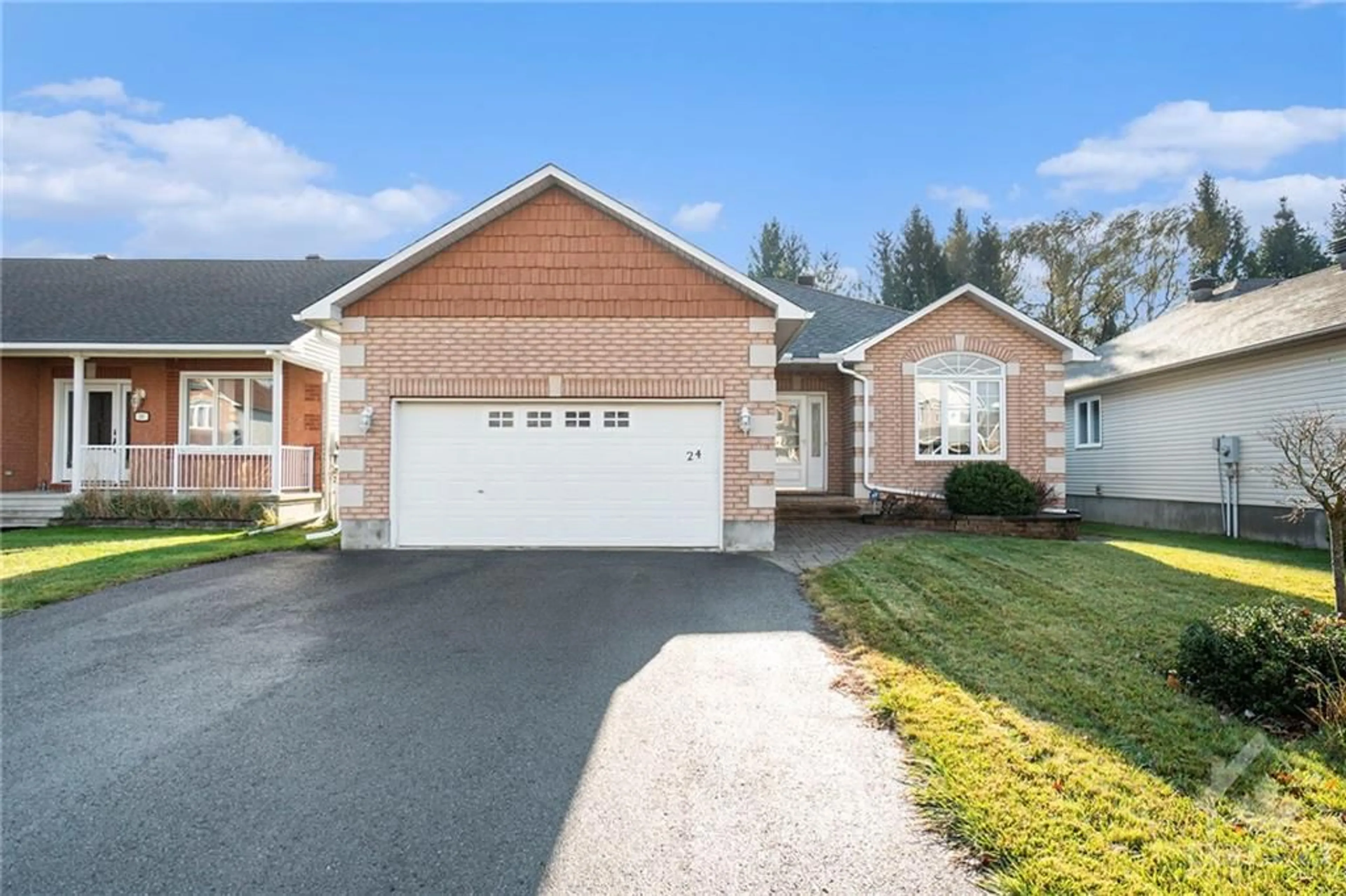 Home with brick exterior material for 24 CAMPBELL Crt, Russell Ontario K4R 1G7