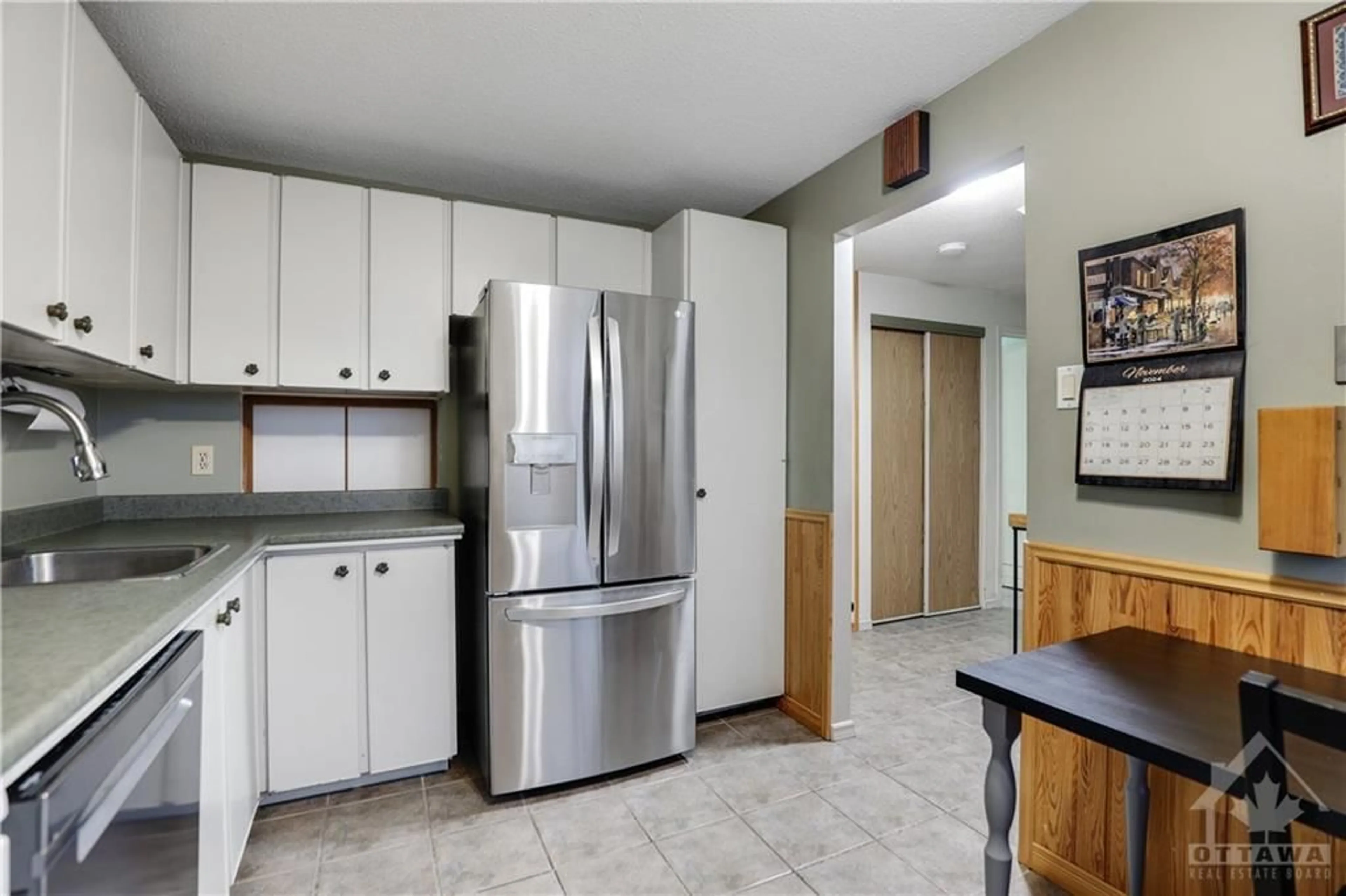 Standard kitchen, wood floors, cottage for 49 A WOODFIELD Dr, Ottawa Ontario K2G 3Y7