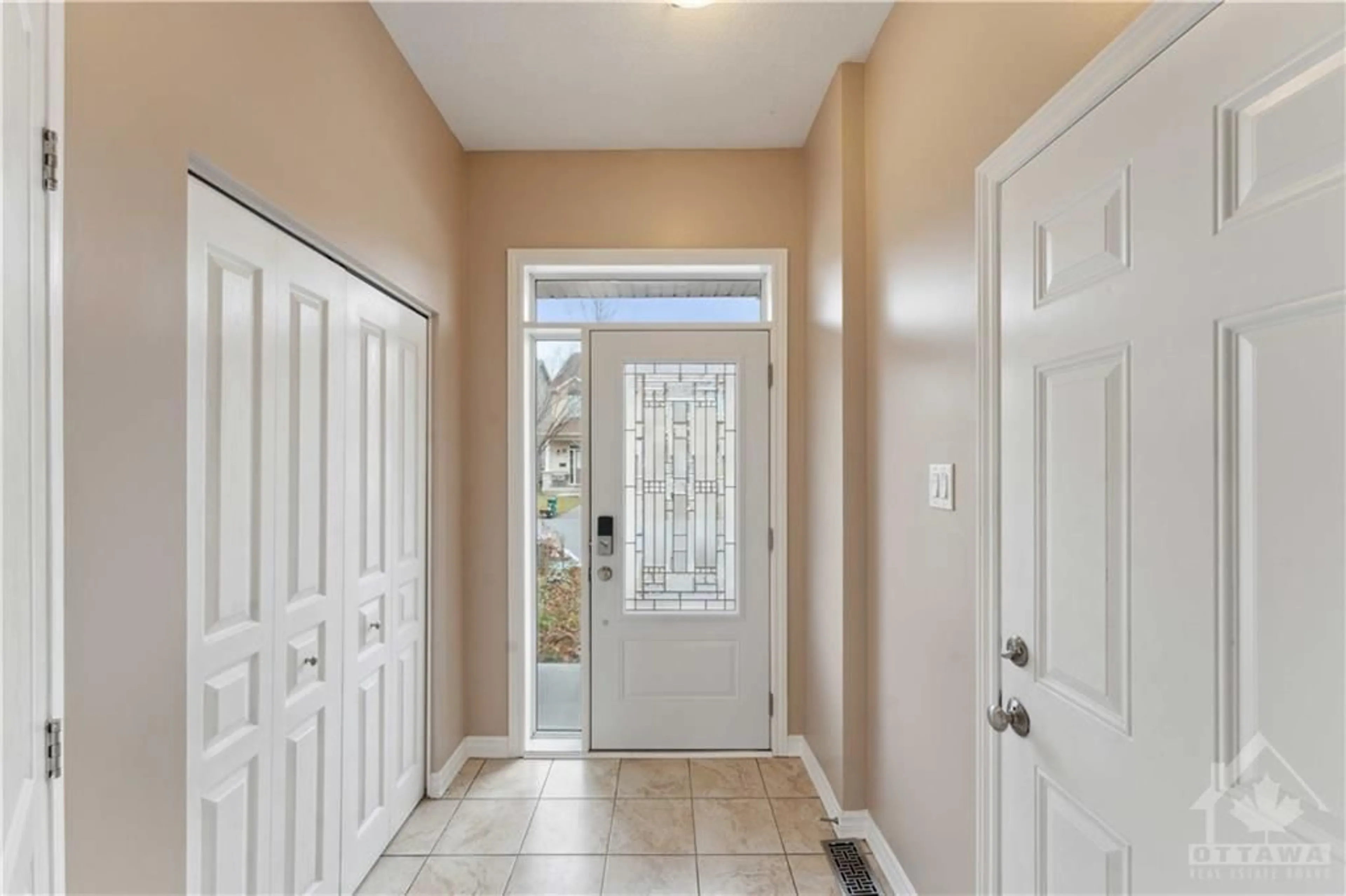 Indoor entryway, wood floors for 539 VIA MATTINO Way, Ottawa Ontario K2J 6B7