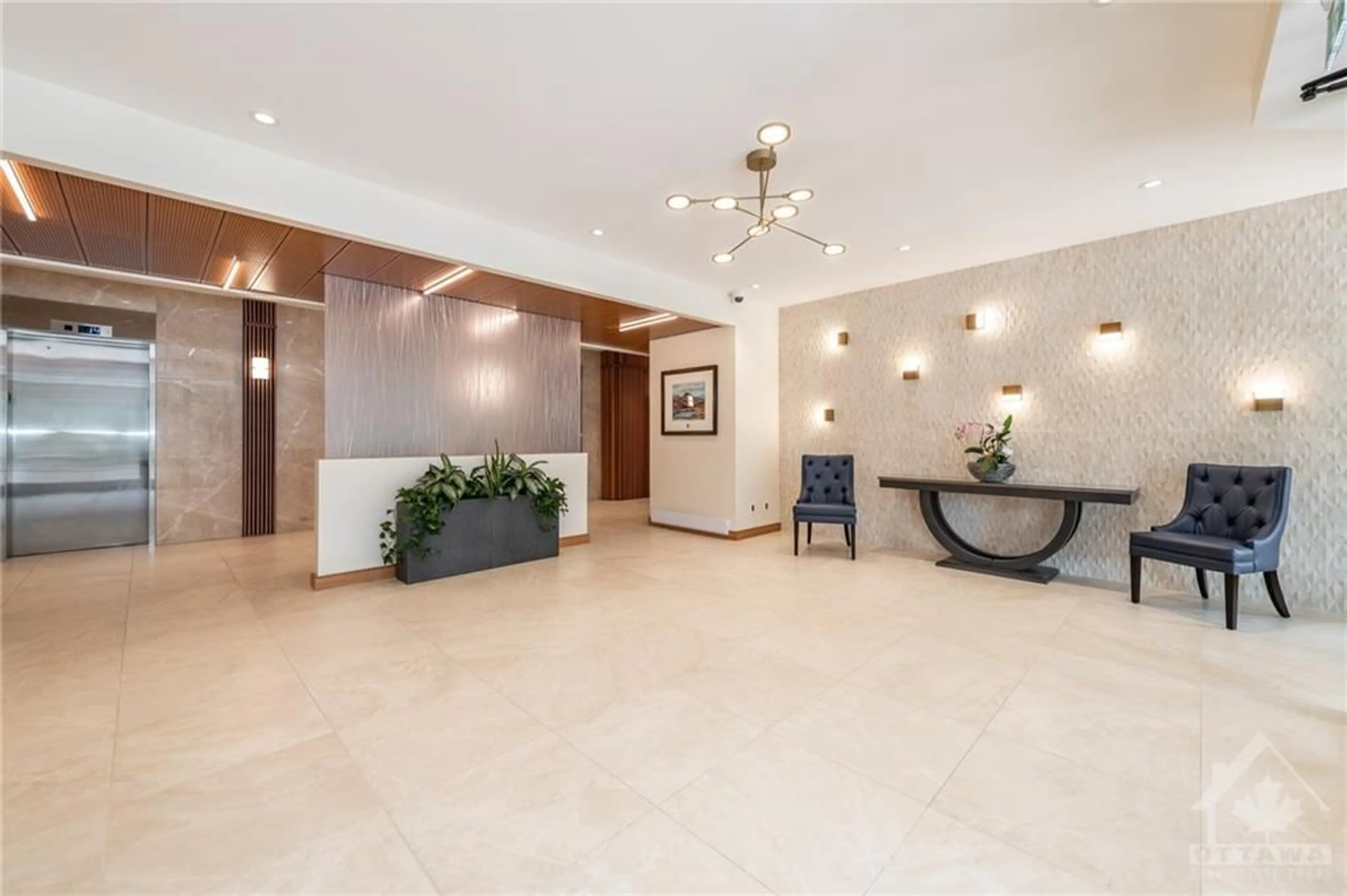 Indoor lobby, ceramic floors for 1500 RIVERSIDE Dr #1608, Ottawa Ontario K1G 4J4