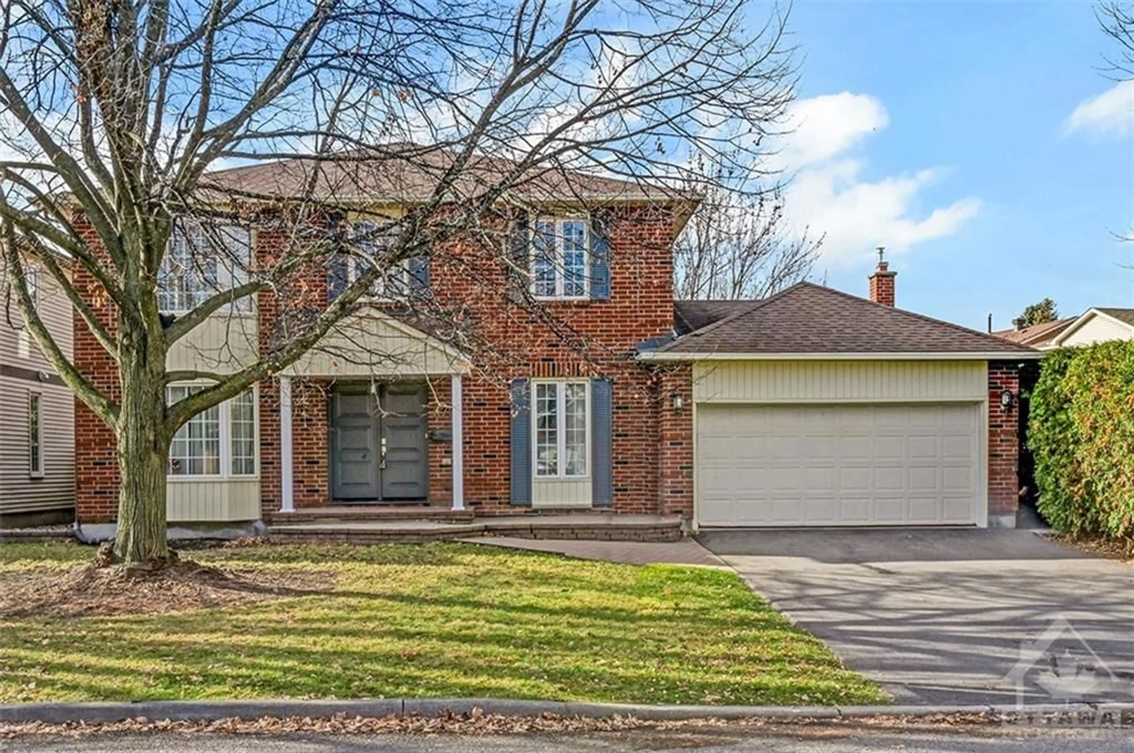 A pic from exterior of the house or condo, the street view for 372 RIVER RIDGE Cres, Ottawa Ontario K1E 3N3