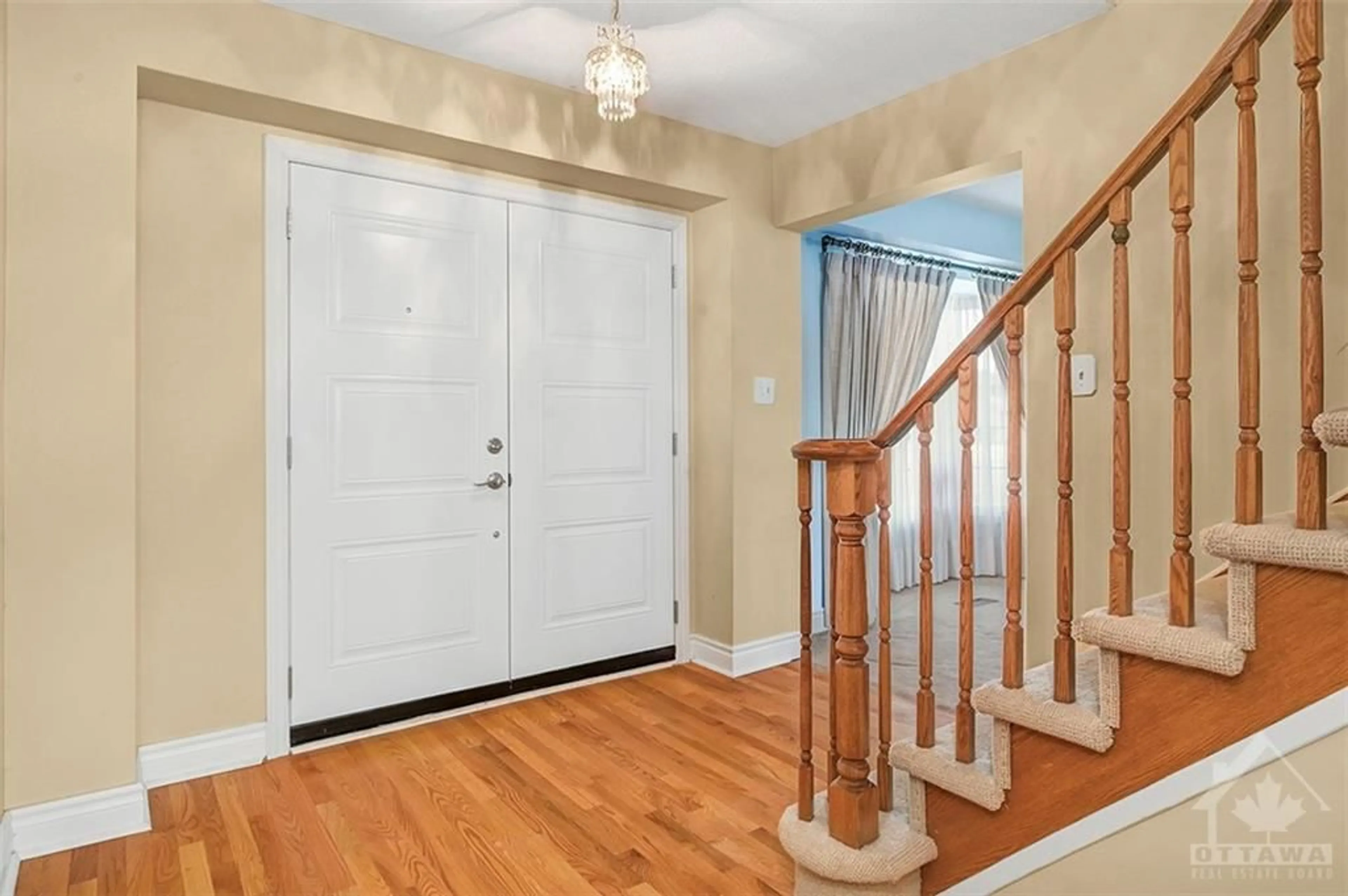 Indoor entryway, wood floors for 372 RIVER RIDGE Cres, Ottawa Ontario K1E 3N3