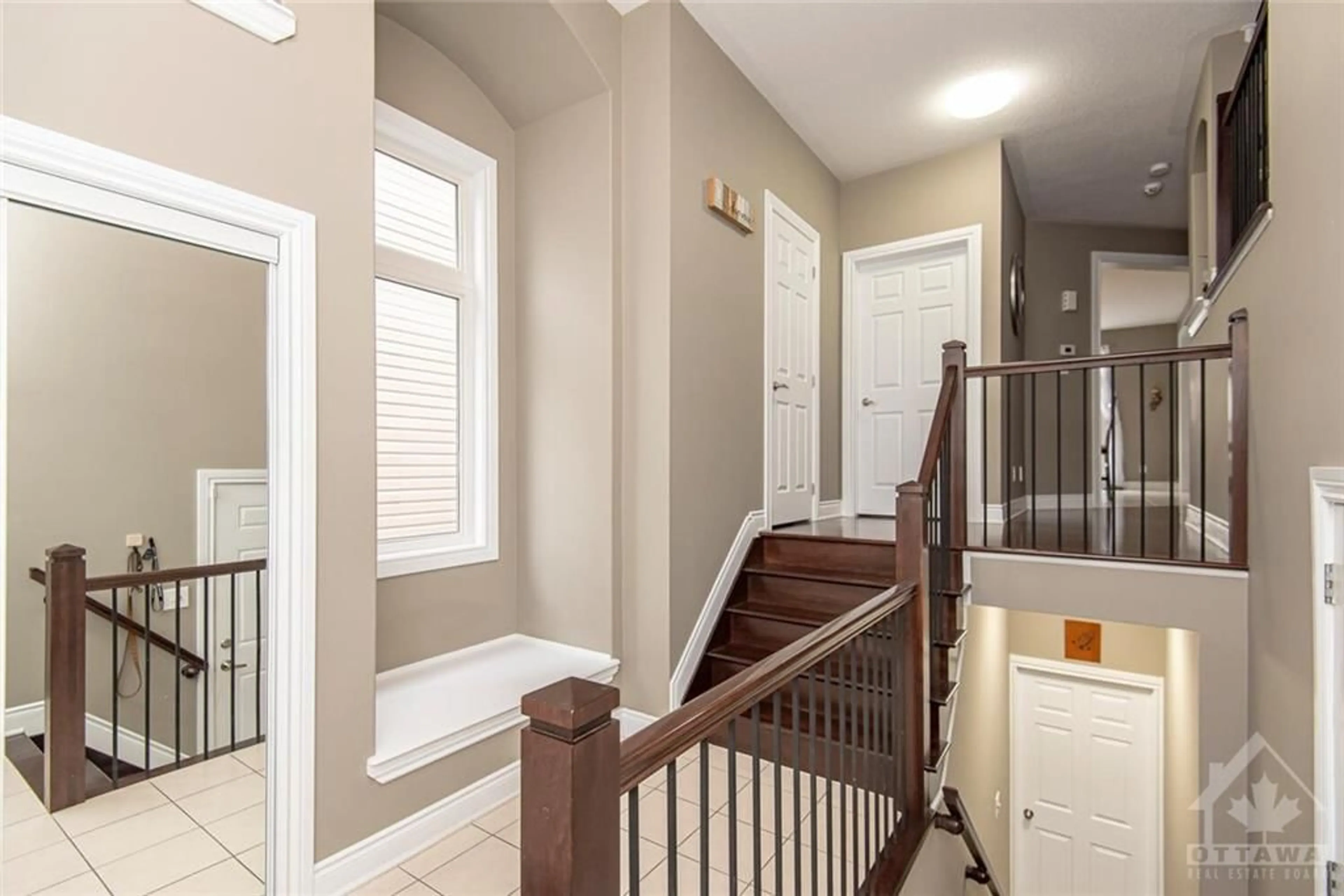 Indoor entryway, wood floors for 316 RIVER LANDING Ave, Nepean Ontario K2J 3V4