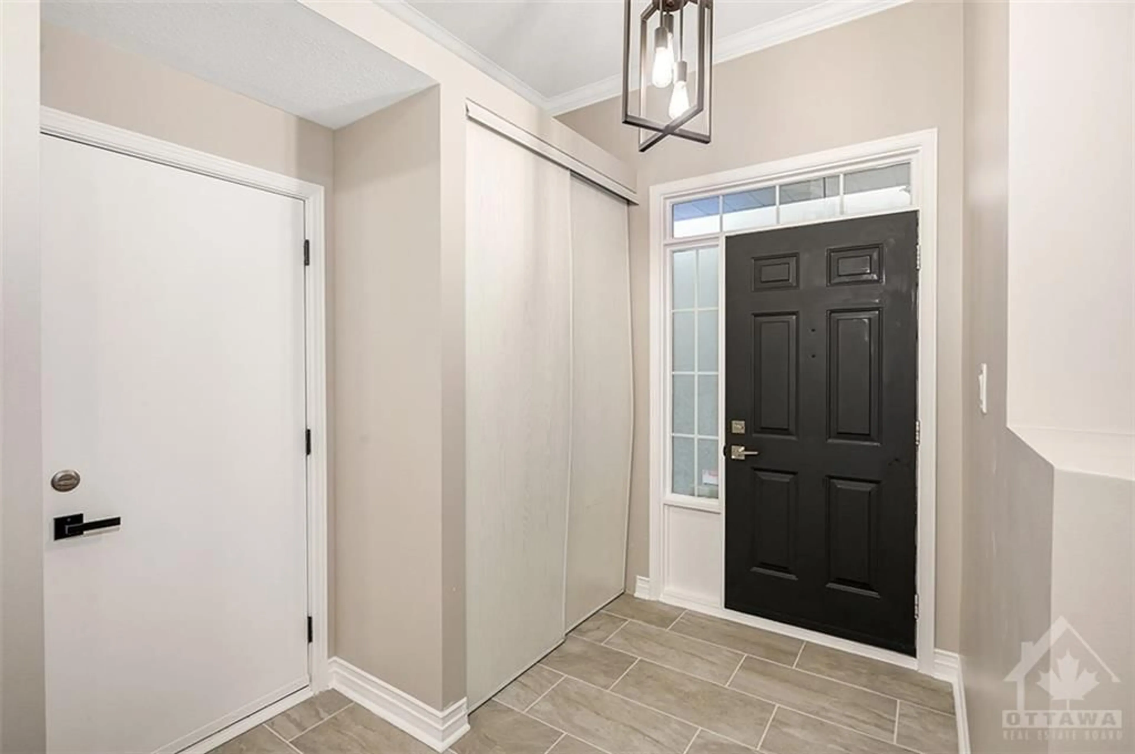 Indoor entryway, cement floor for 2040 OAKBROOK Cir, Ottawa Ontario K1W 1H6