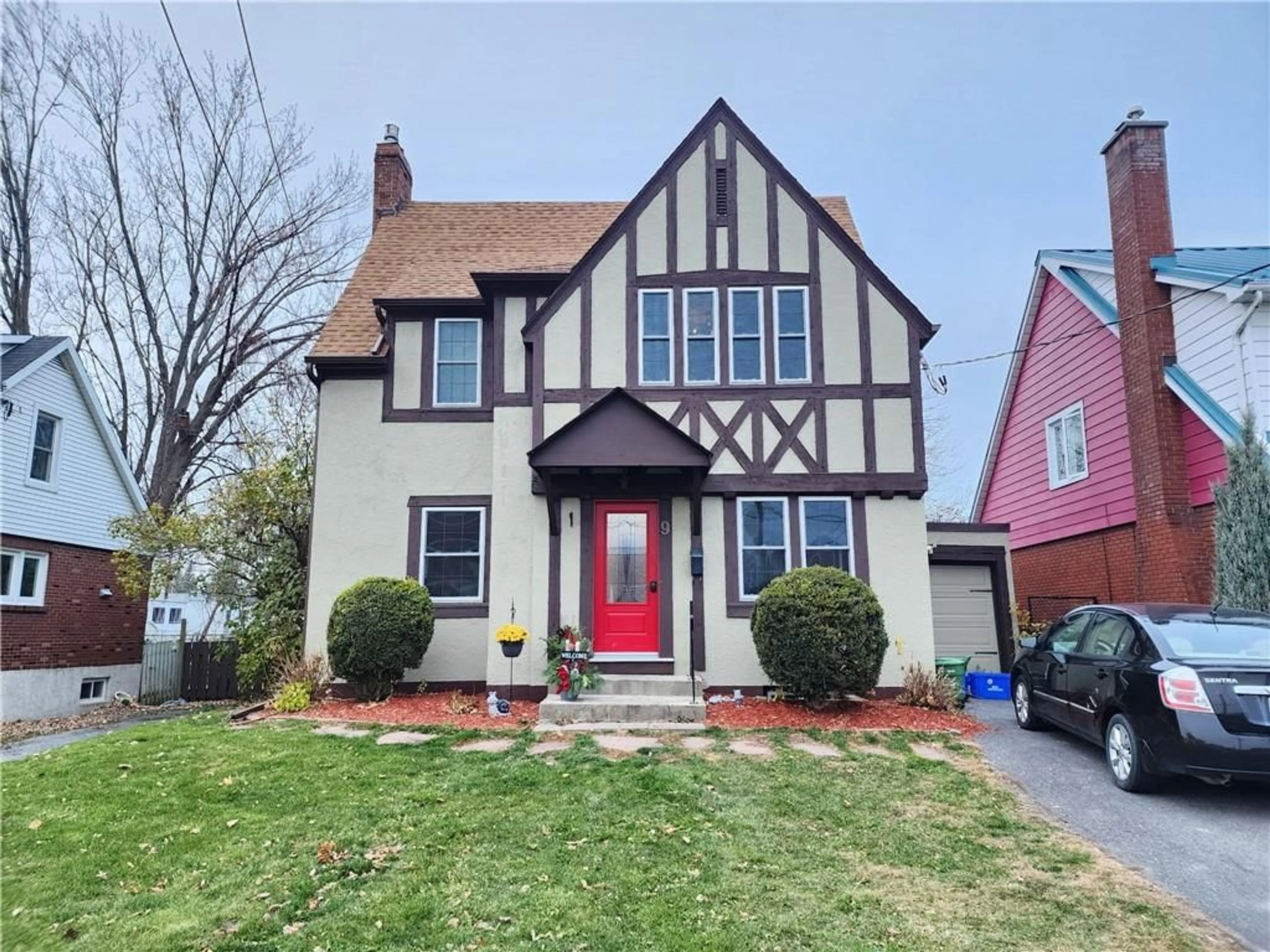 Frontside or backside of a home, the street view for 9 OLD ORCHARD Ave, Cornwall Ontario K6H 2H1