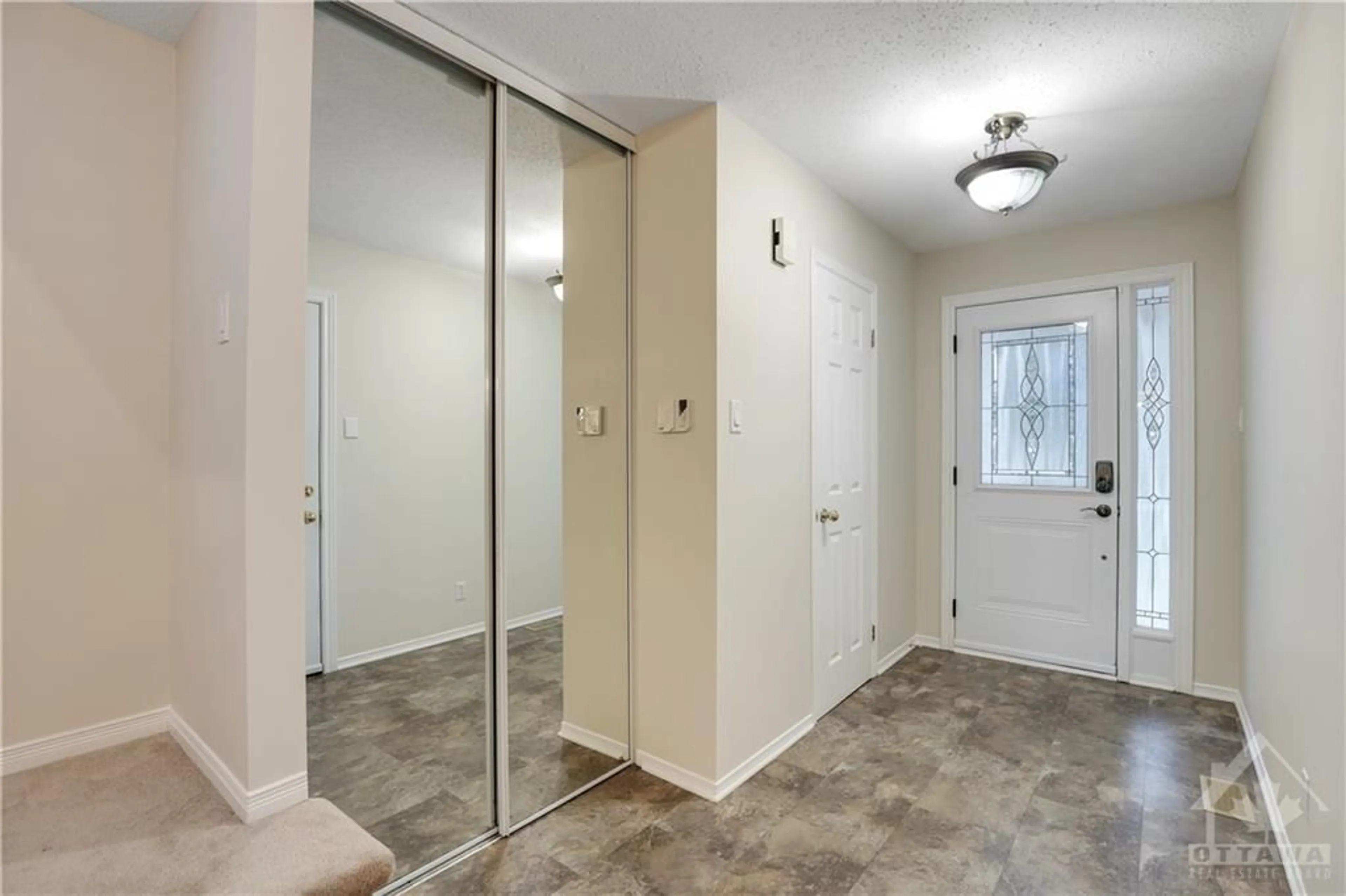 Indoor entryway, cement floor for 95 SPRINGCREEK Cres, Ottawa Ontario K2M 2K8