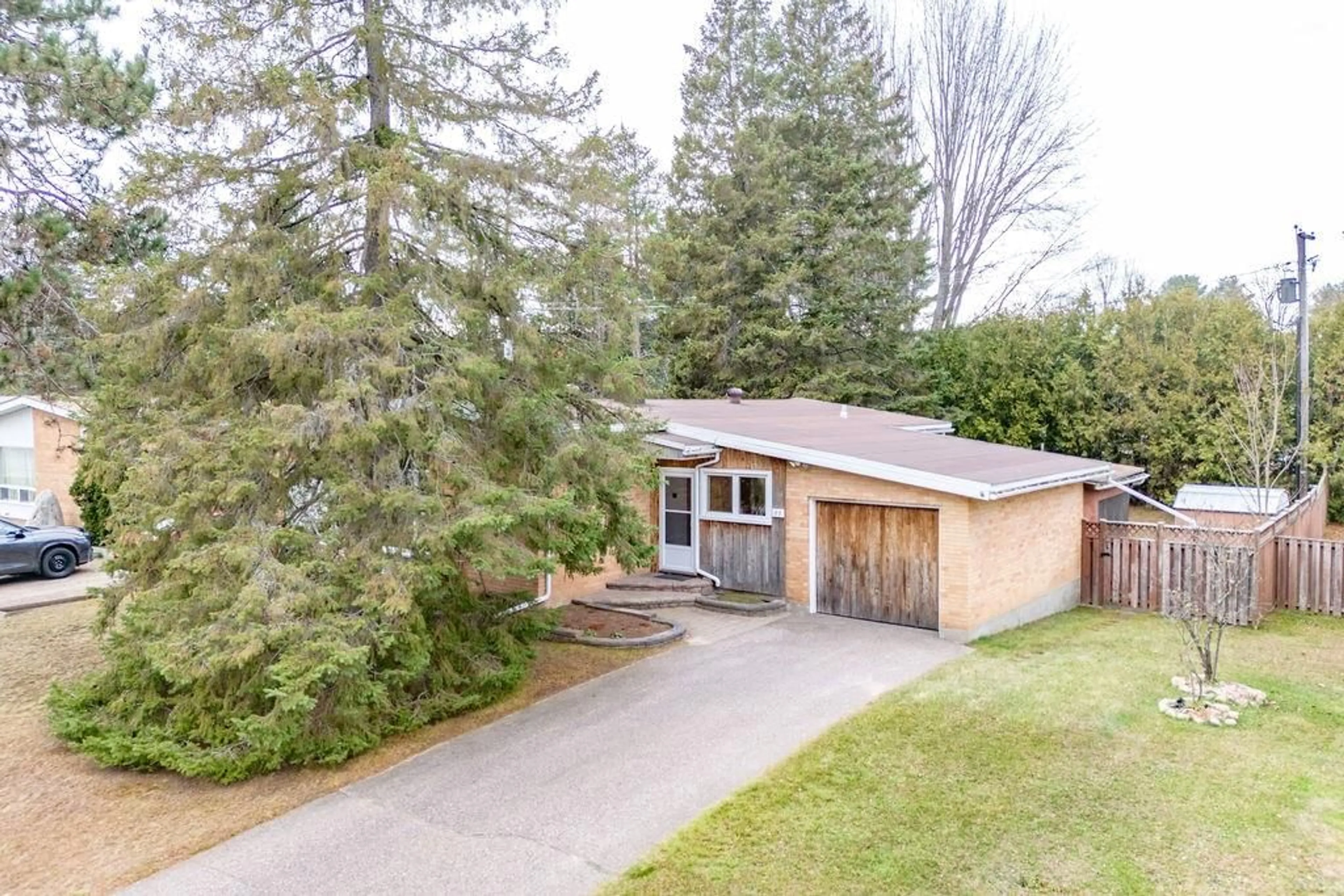 Frontside or backside of a home, cottage for 83 FRONTENAC Cres, Deep River Ontario K0J 1P0